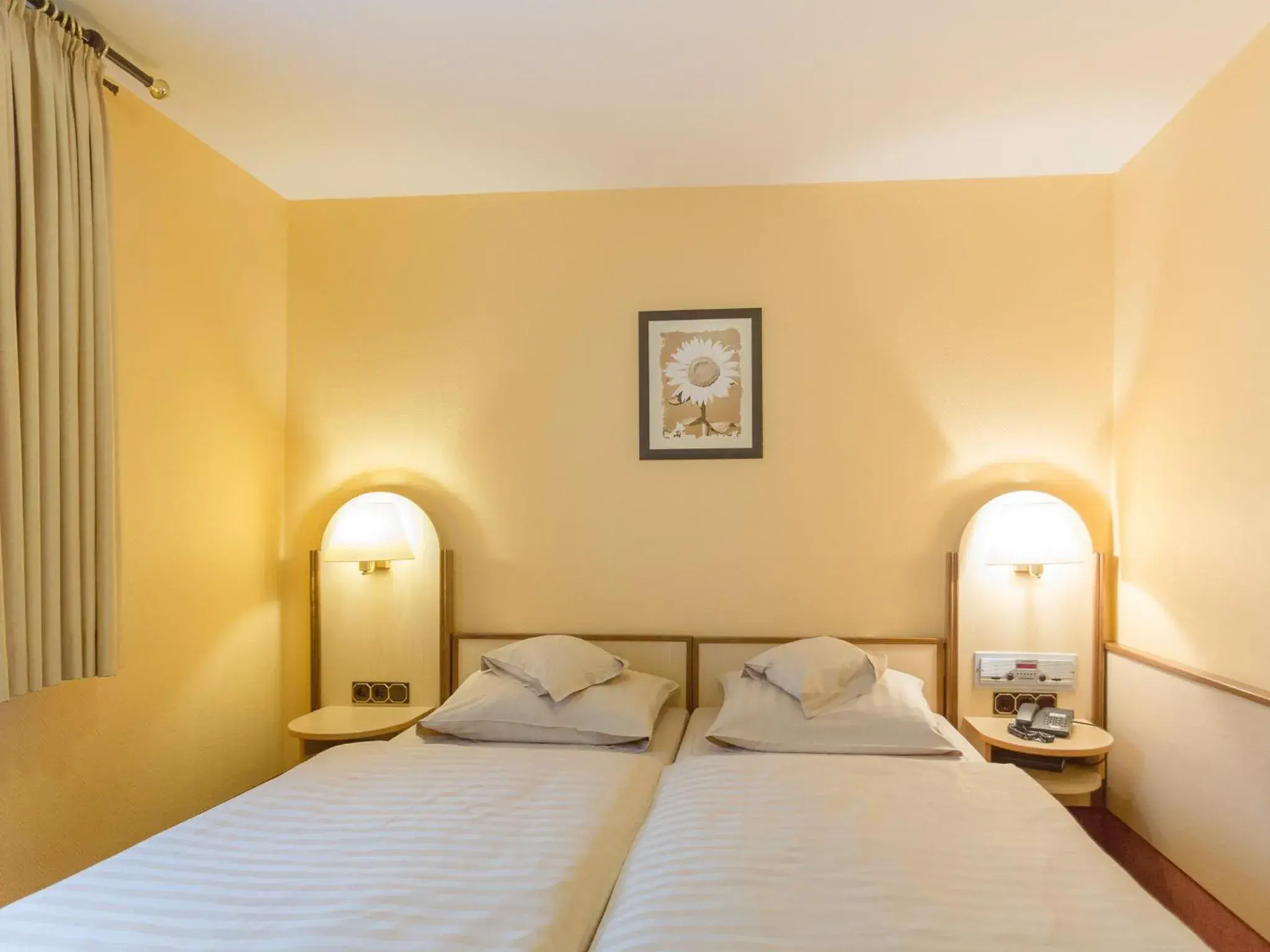 Double Room - single occupancy - Non-Smoking in Stadt-gut-Hotel Siegboot Double Room - single occupancy - Non-Smoking in Stadt-gut-Hotel Siegboot