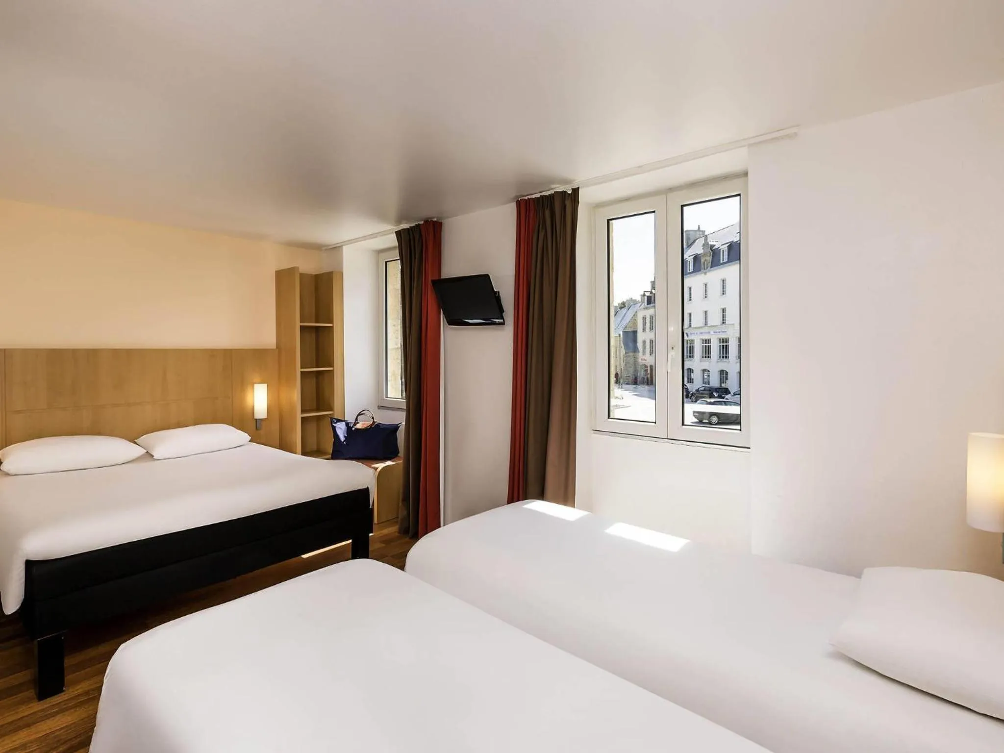 Bedroom, Bed in Ibis Roscoff