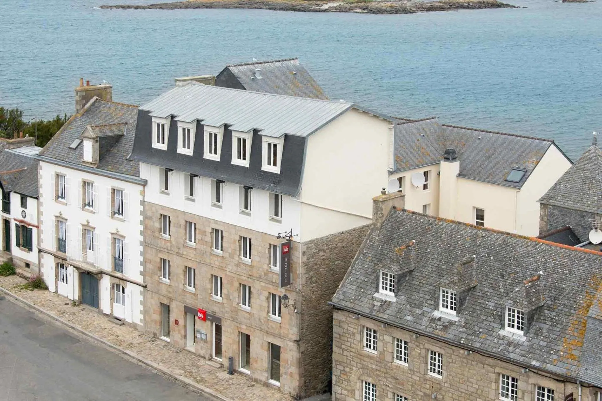 Property building in Ibis Roscoff