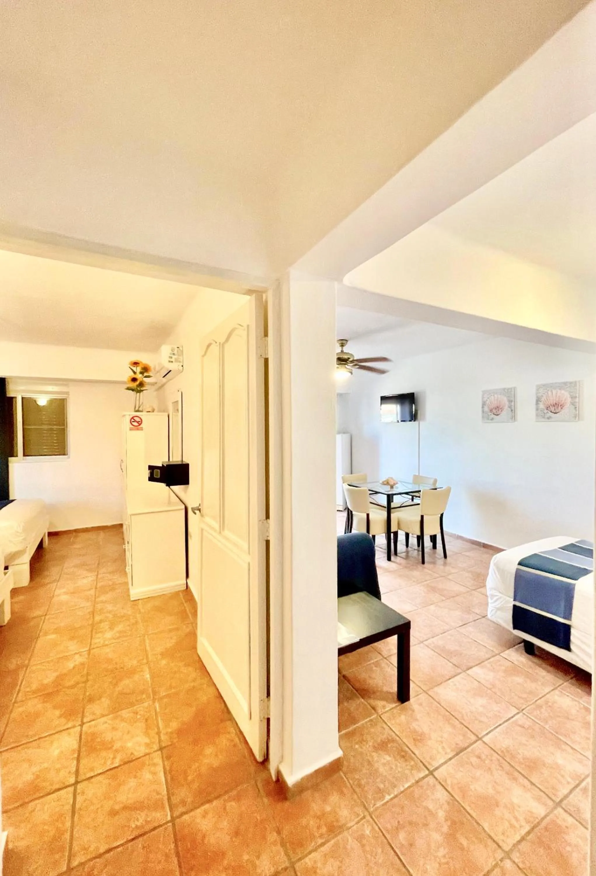 Living room, Bed in Villa Iguana