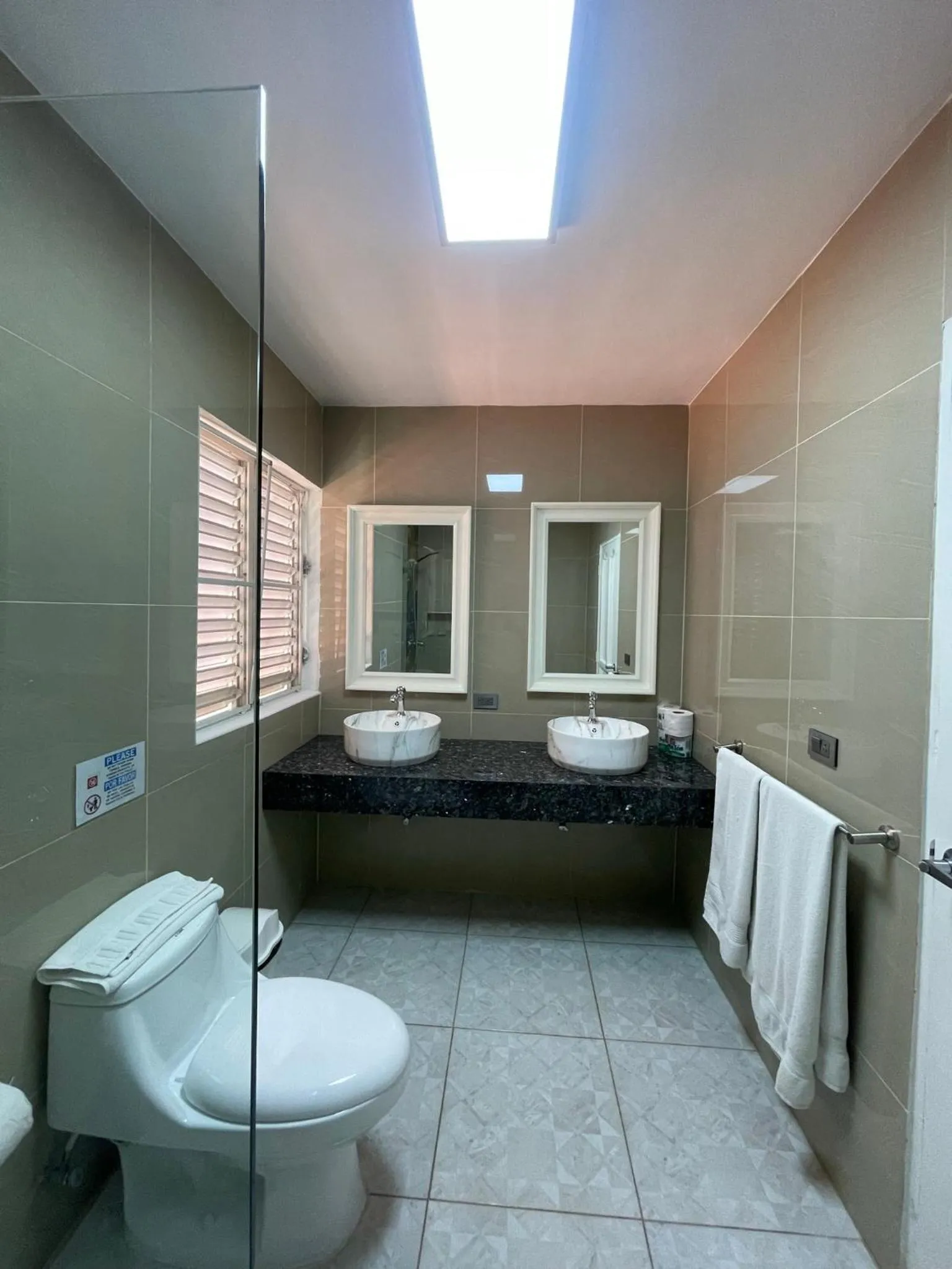 Bathroom, Bed in Villa Iguana