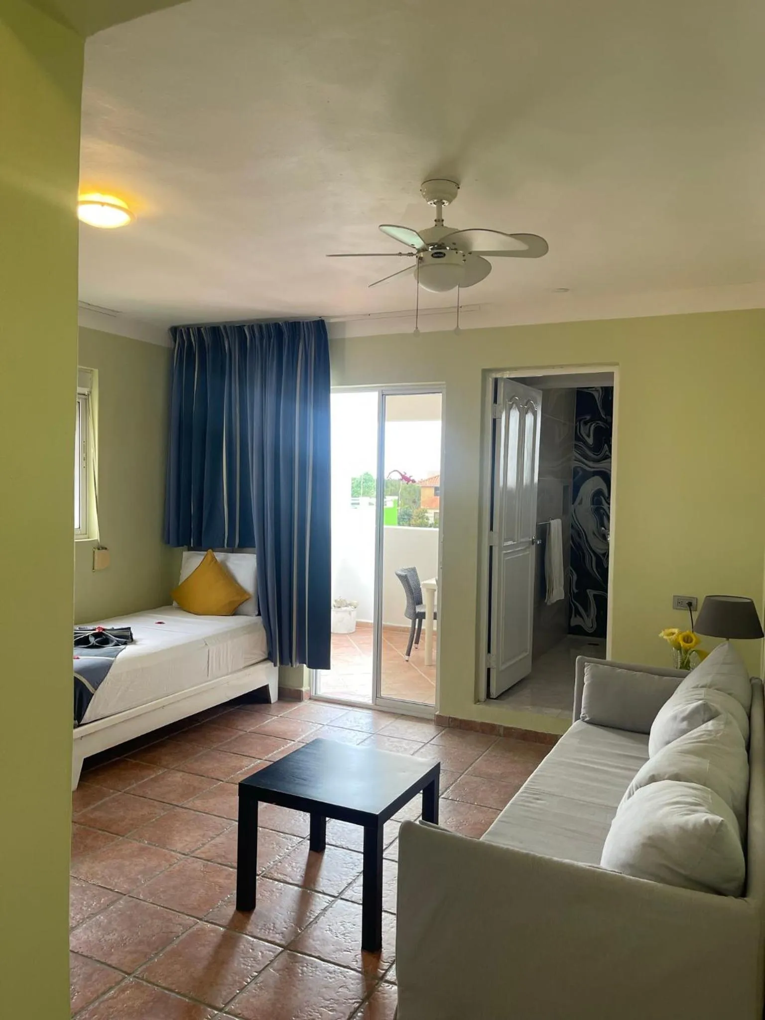 Balcony/Terrace, Bed in Villa Iguana