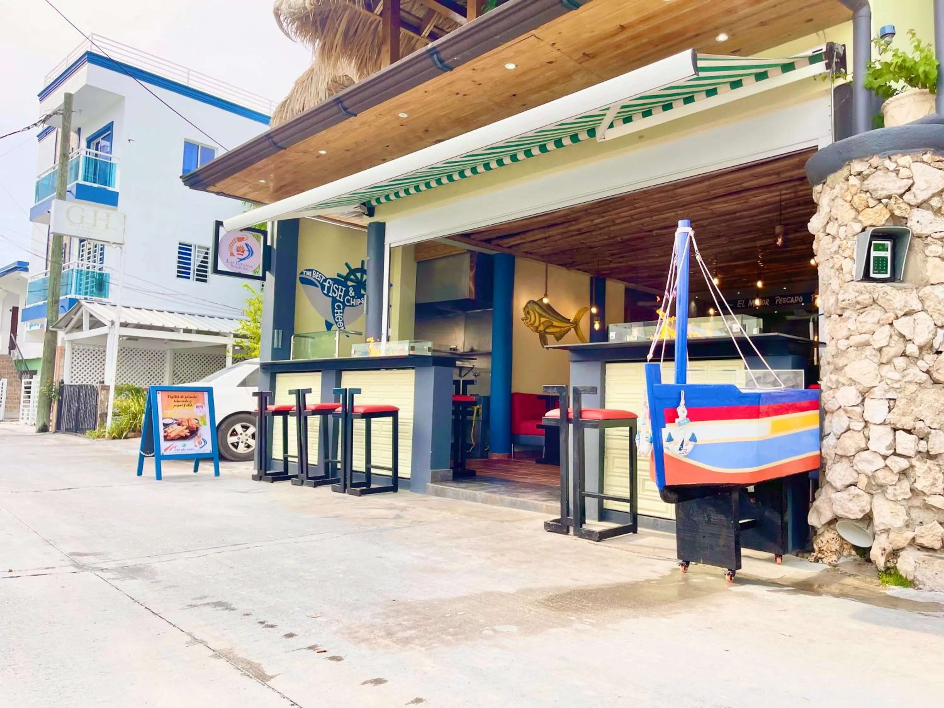 Restaurant/places to eat in Villa Iguana