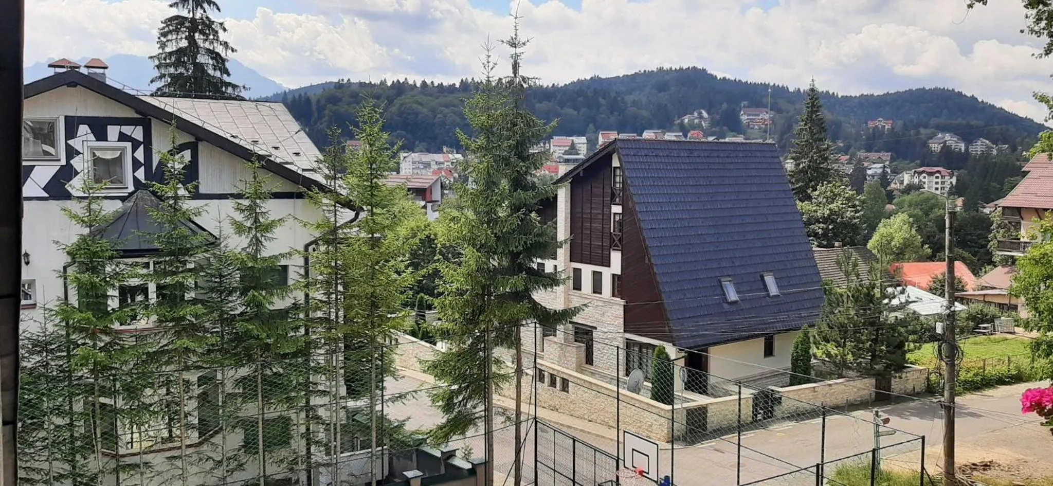 City view in Mountain Breeze