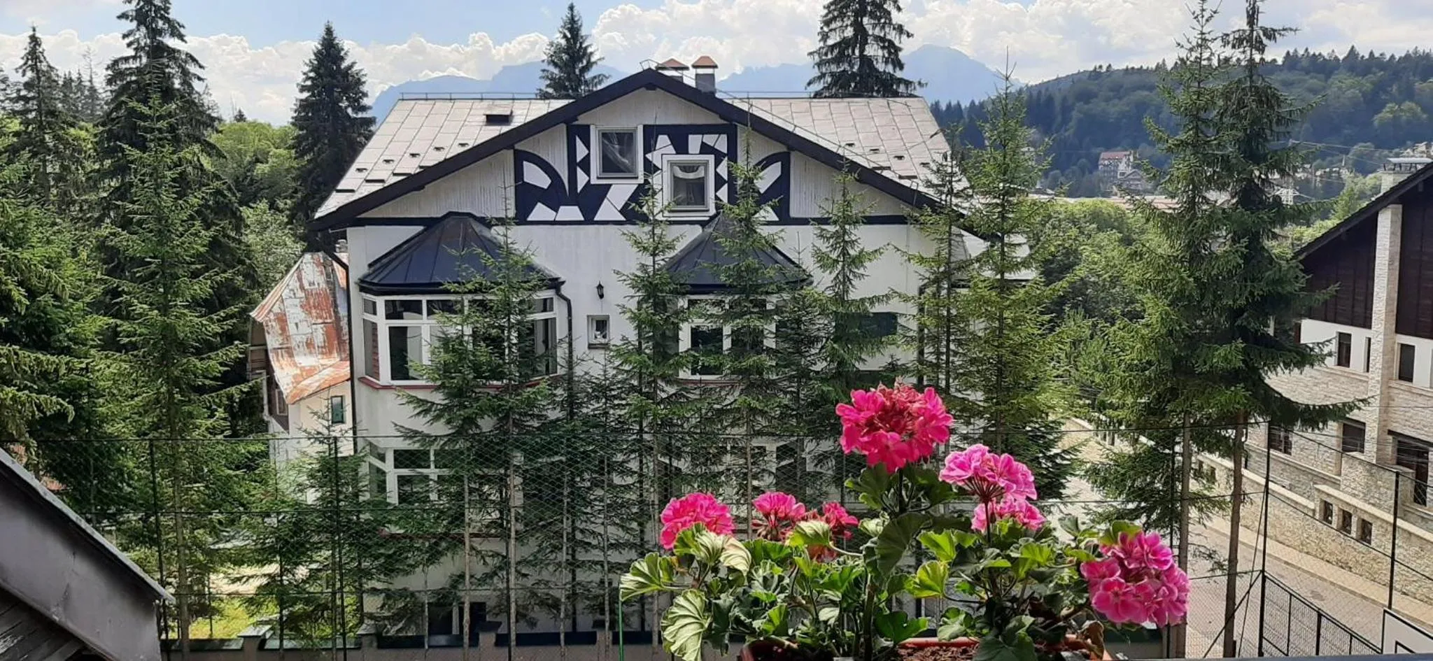 Inner courtyard view in Mountain Breeze