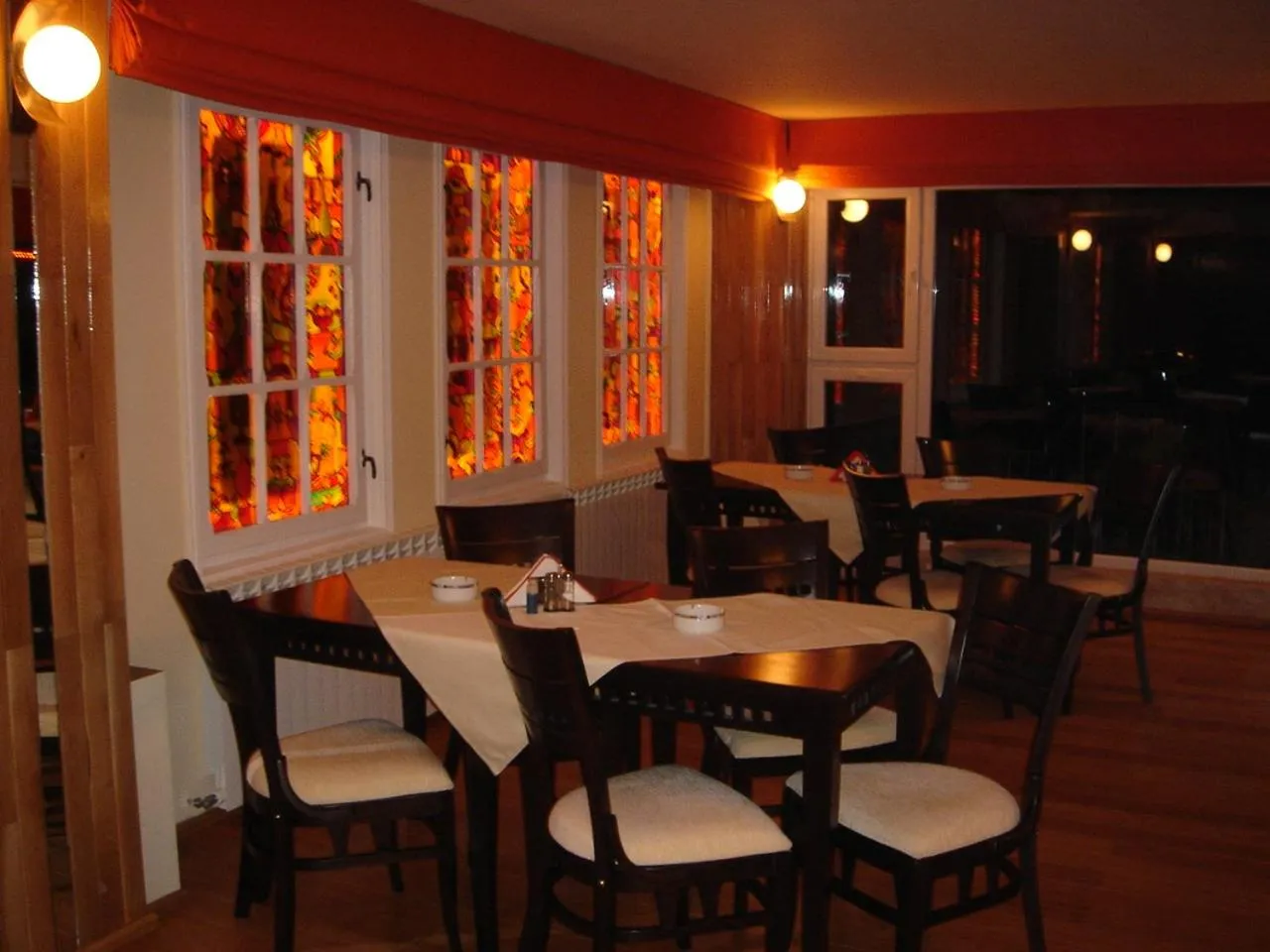 Restaurant/places to eat in Mountain Breeze