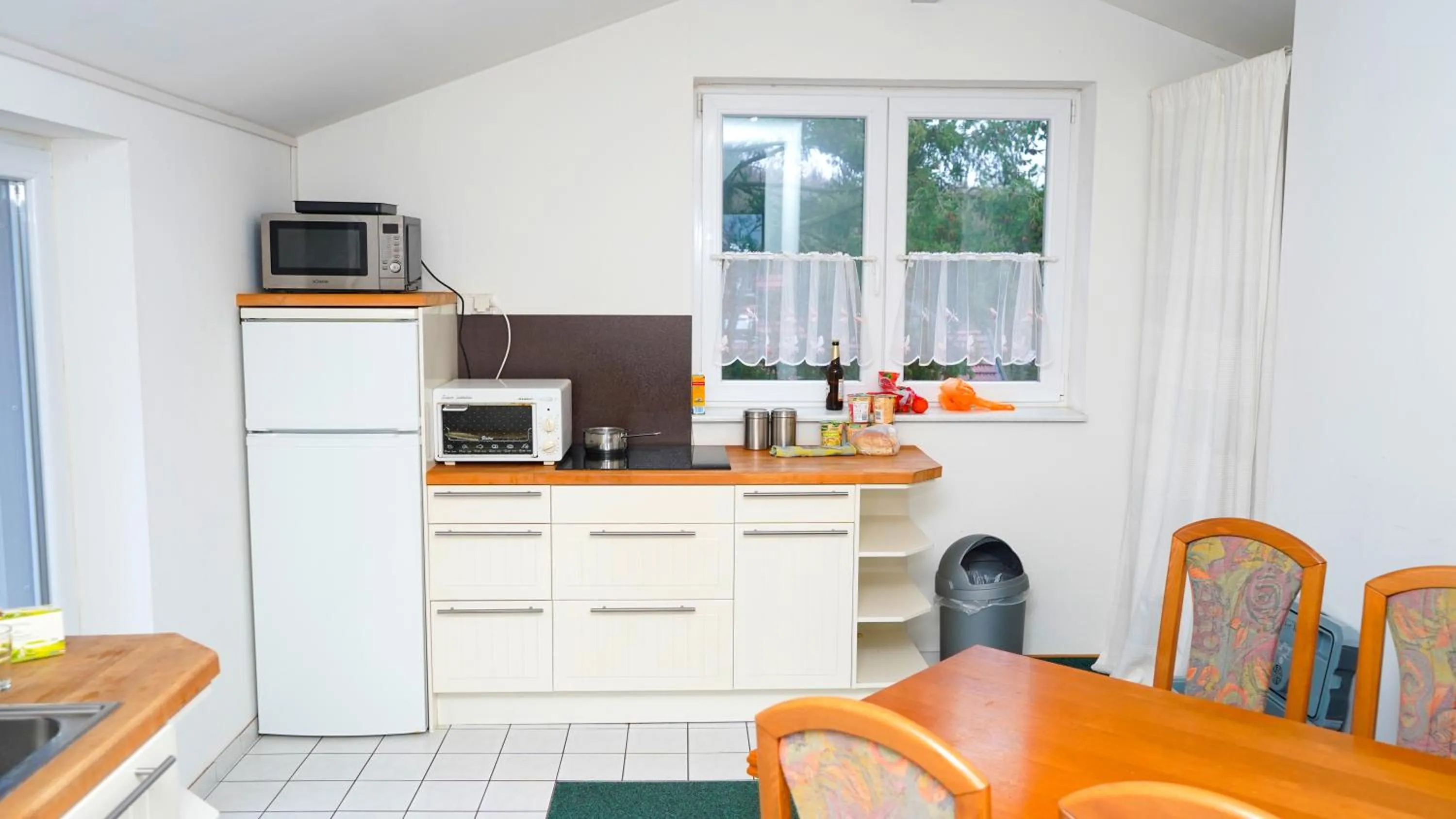 Kitchen or kitchenette in ITM Hotel Bettkästchen am Sachsenwald