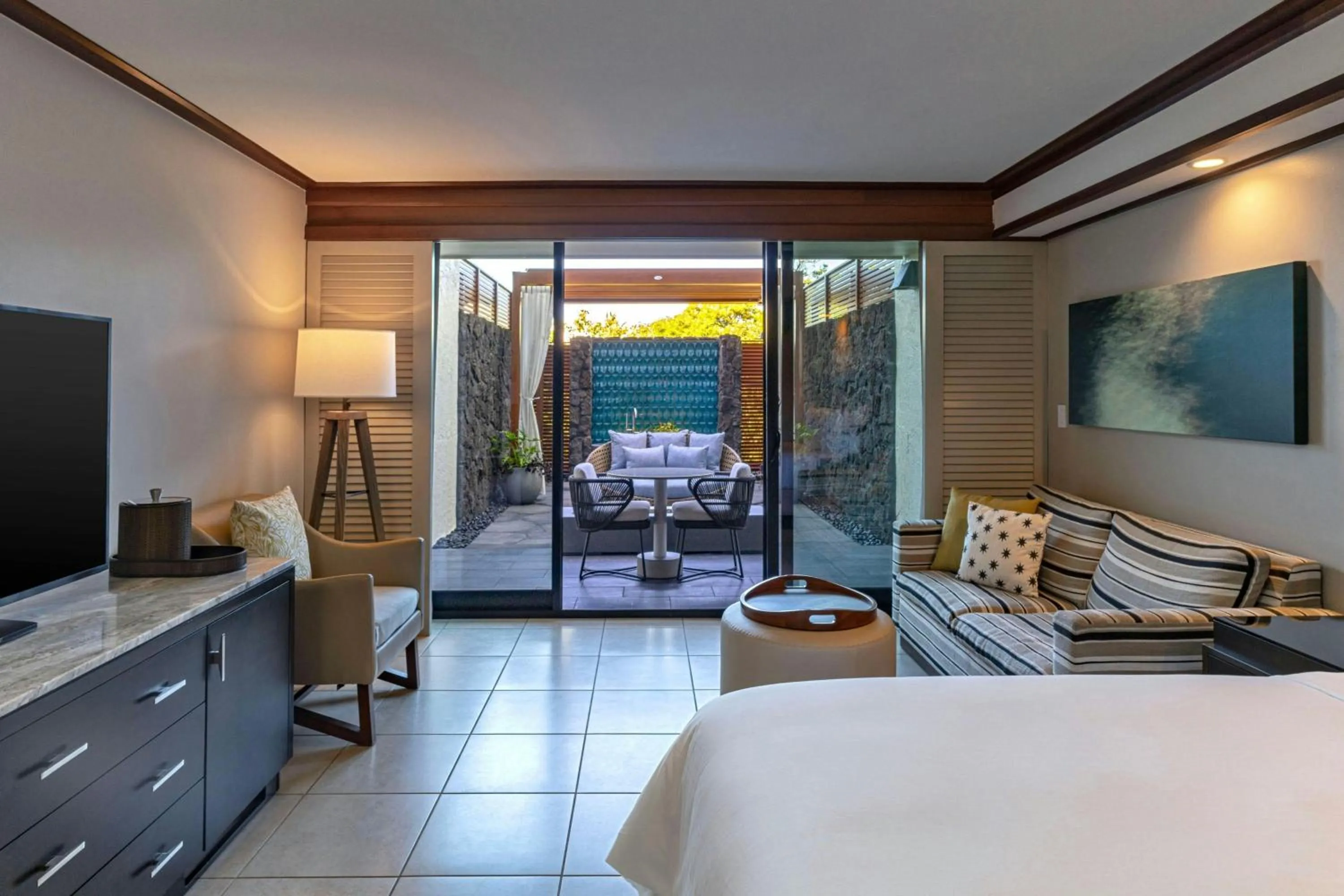 Photo of the whole room, Bed in Wailea Beach Resort - Marriott, Maui