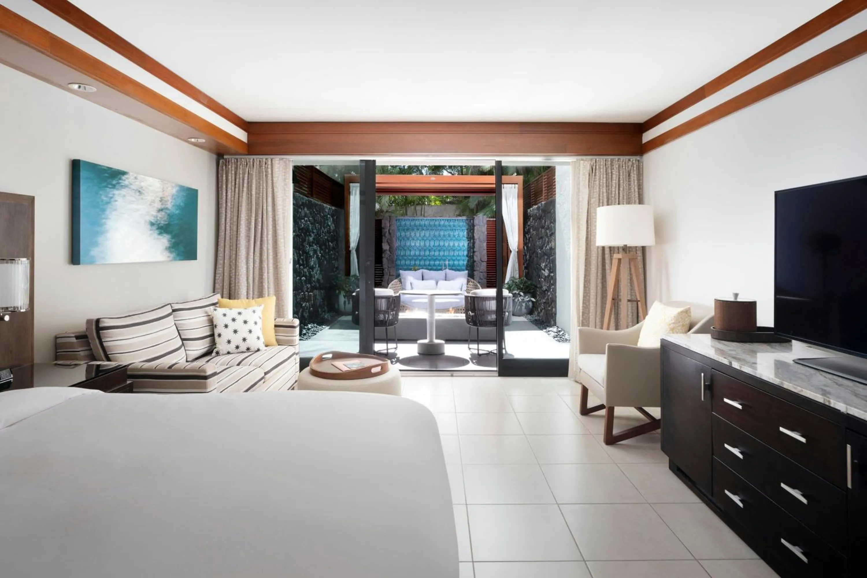 Photo of the whole room, Bed in Wailea Beach Resort - Marriott, Maui