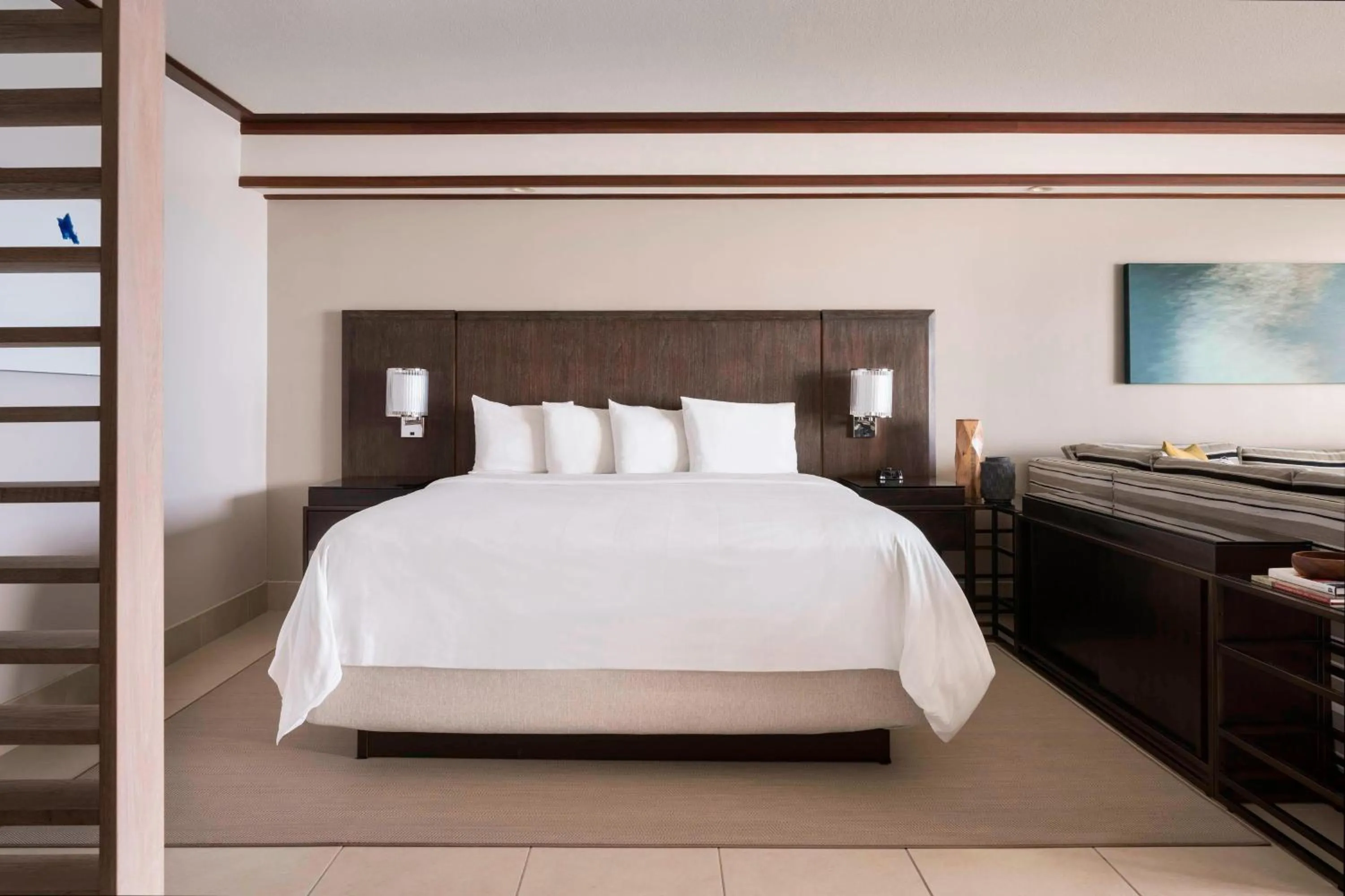 Photo of the whole room, Bed in Wailea Beach Resort - Marriott, Maui