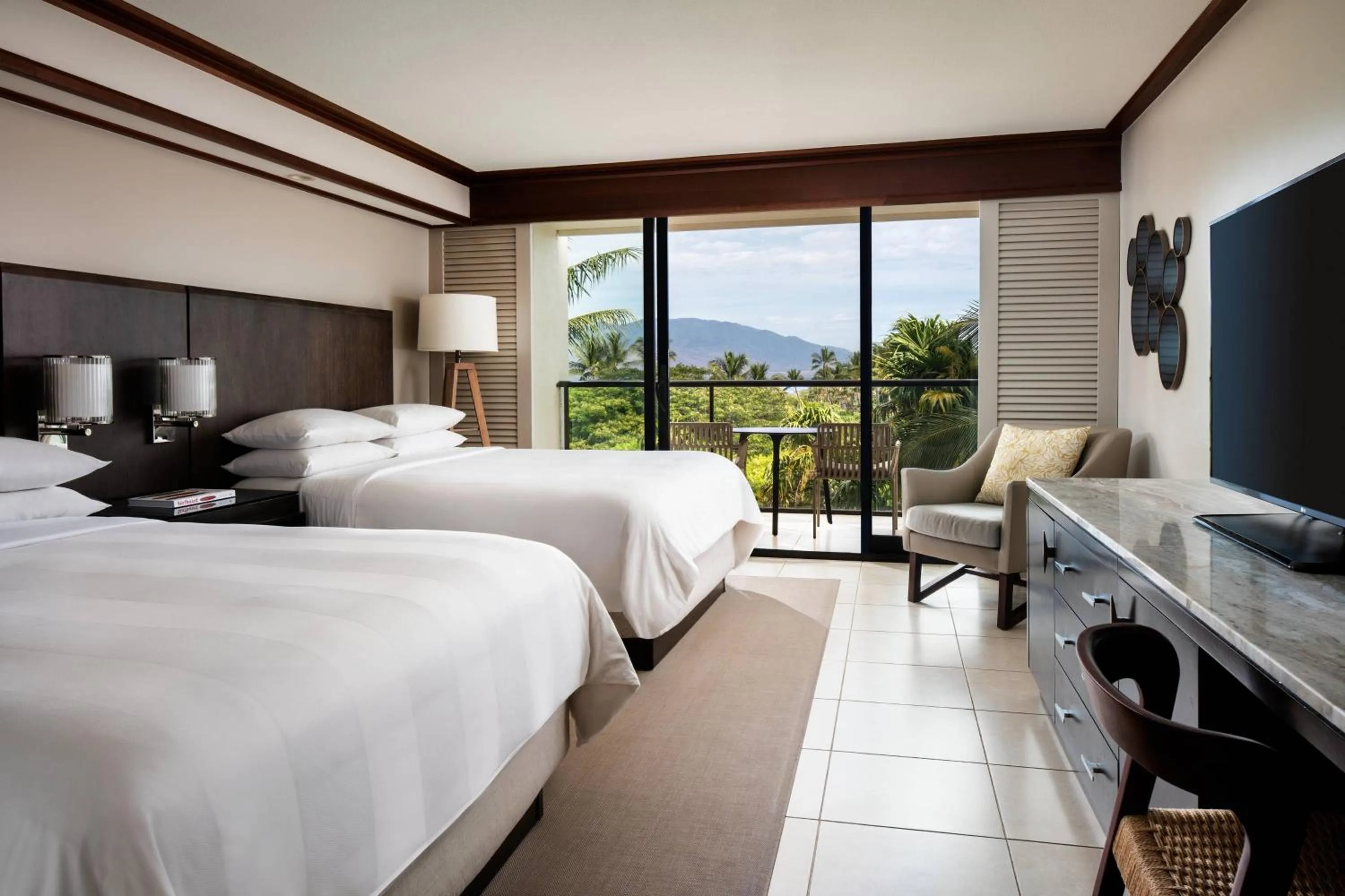 Photo of the whole room, Bed in Wailea Beach Resort - Marriott, Maui