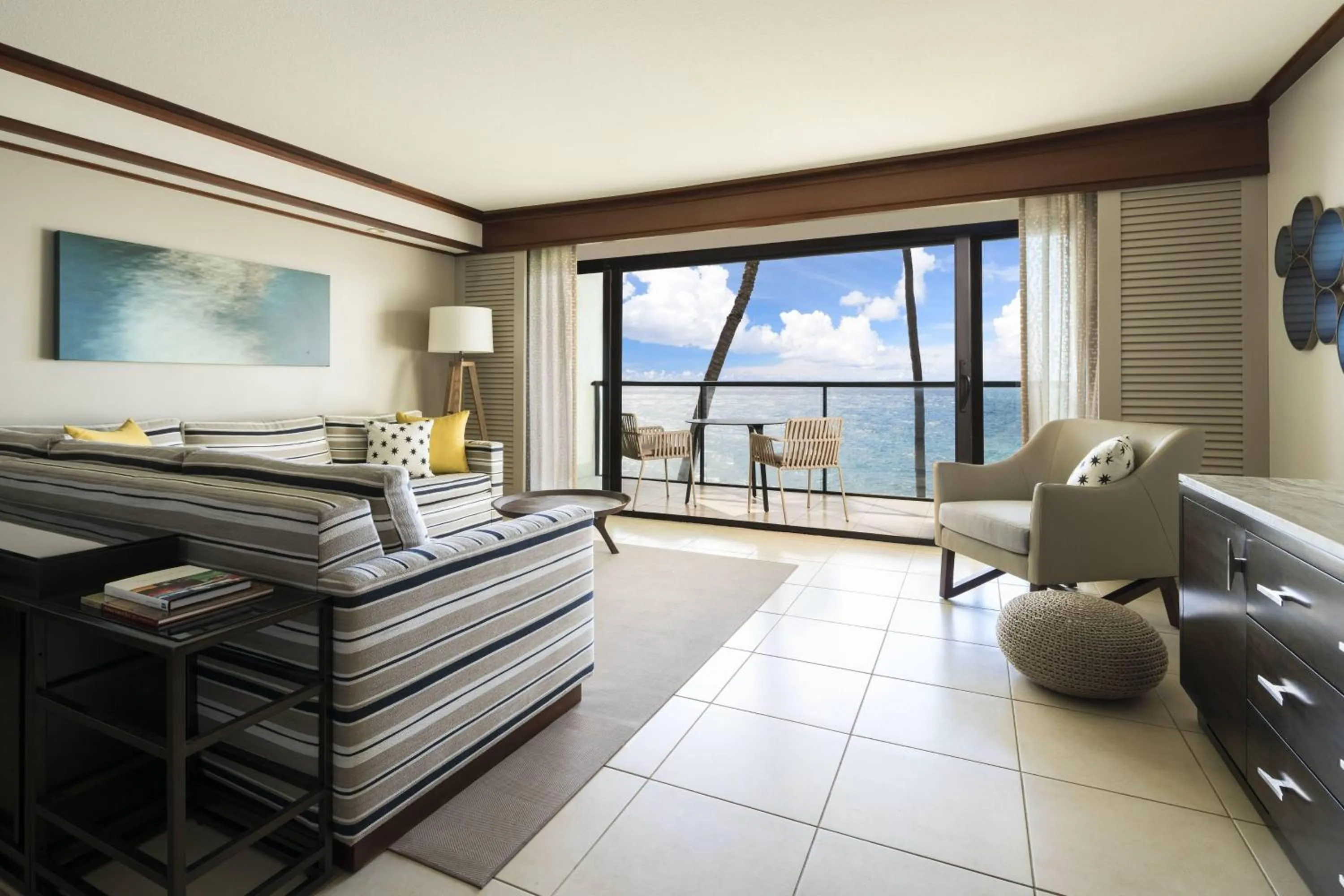 Living room, Bed in Wailea Beach Resort - Marriott, Maui