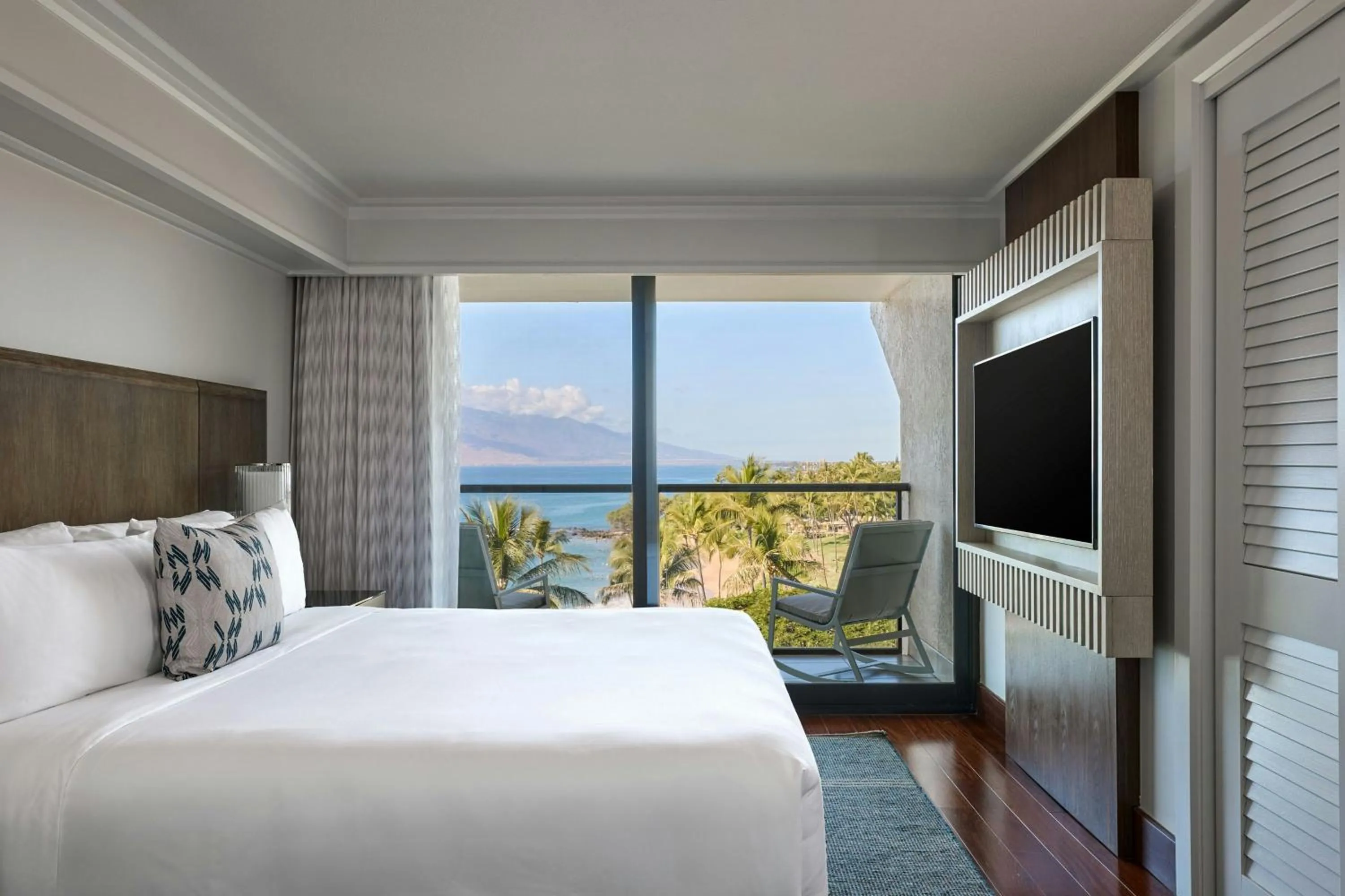 Bedroom, Bed in Wailea Beach Resort - Marriott, Maui