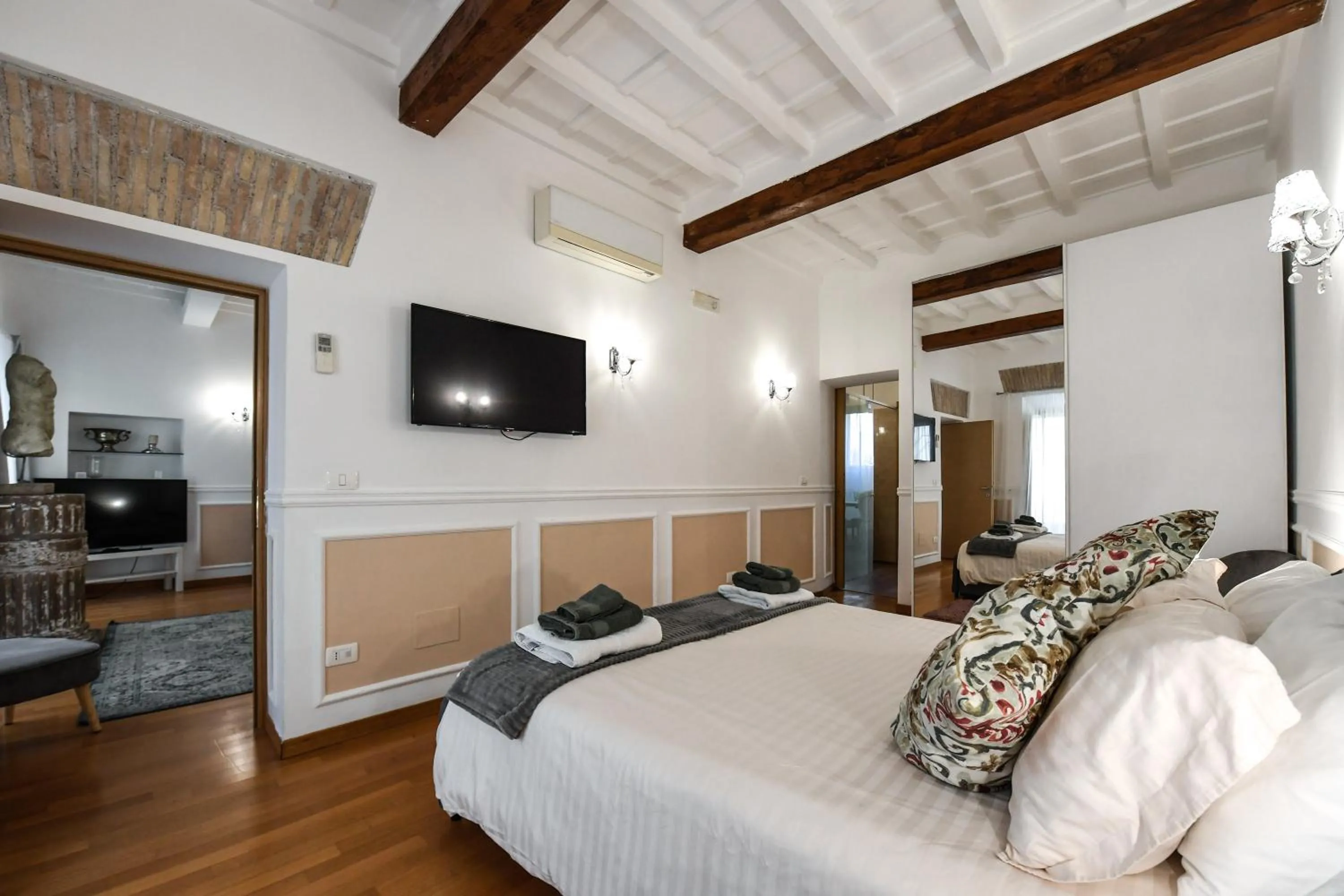 Bed in Castel Sant'Angelo Apartments - Exclusive & Luxury