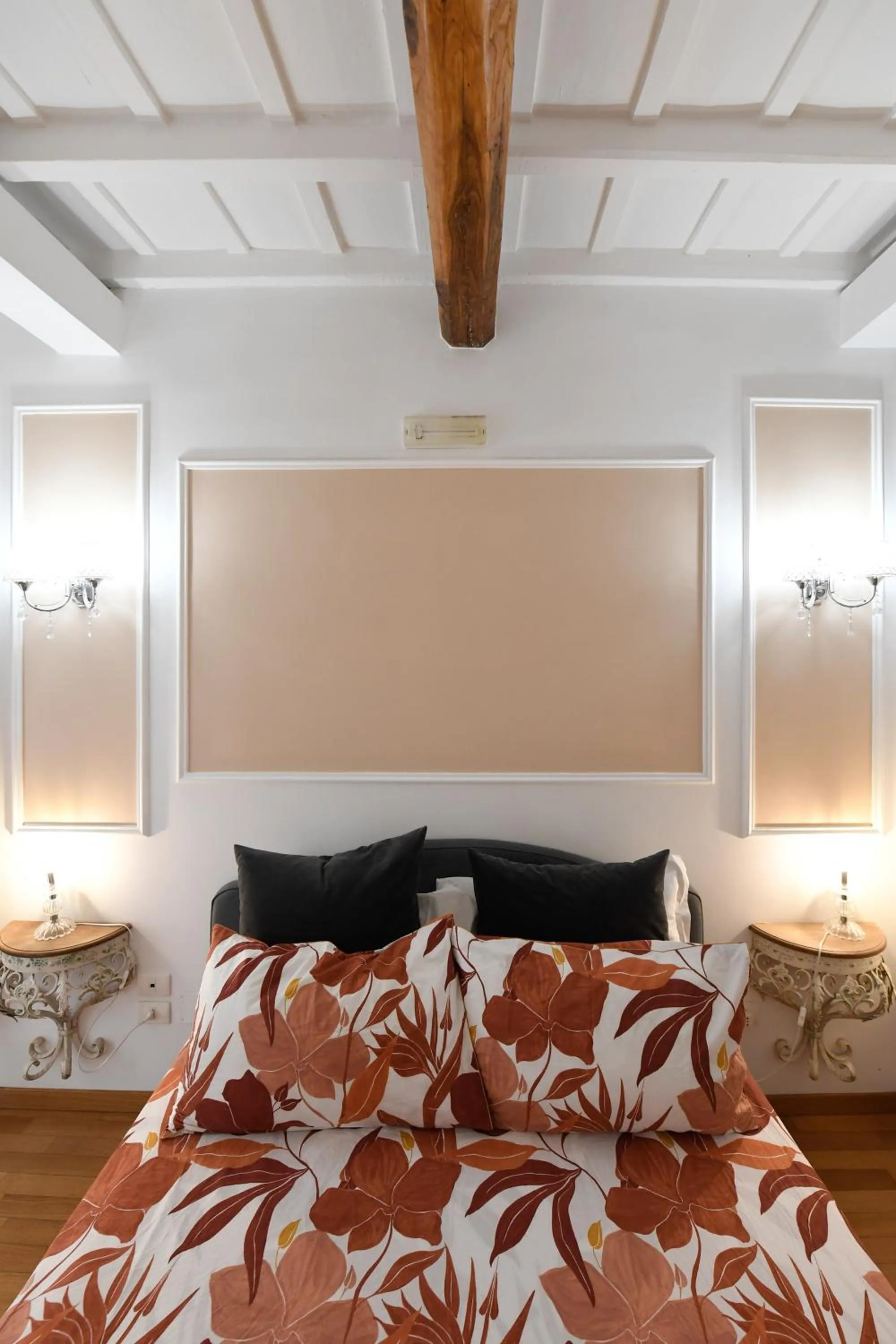 Bed in Castel Sant'Angelo Apartments - Exclusive & Luxury