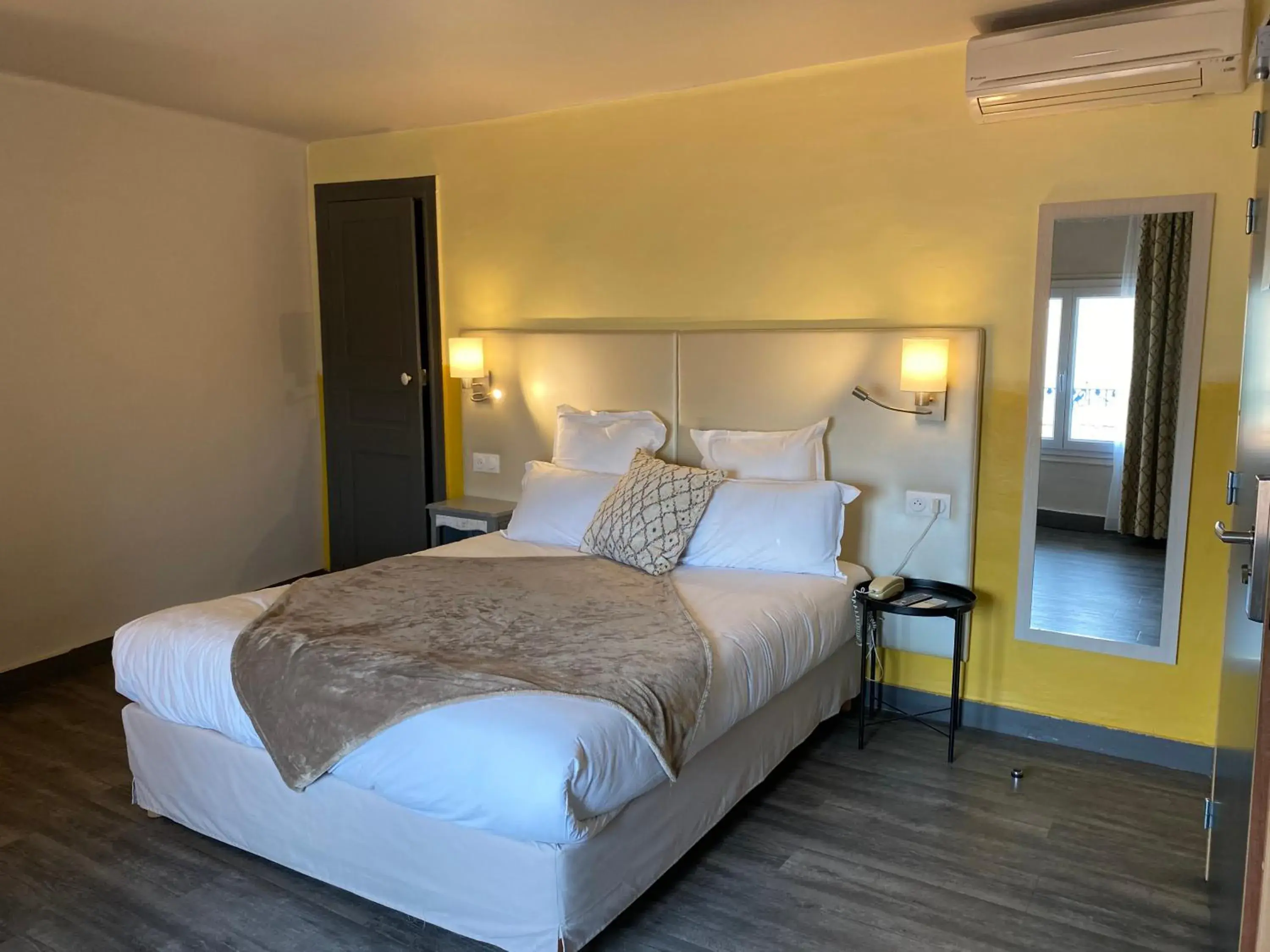 Double Room in Hotel Majestic Double Room in Hotel Majestic