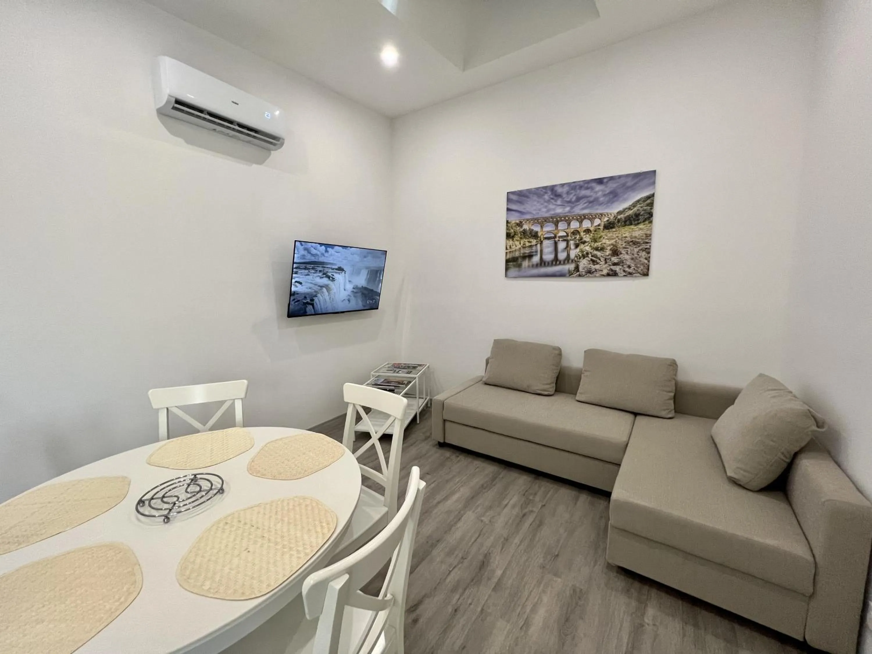 TV and multimedia in Hotel Majestic