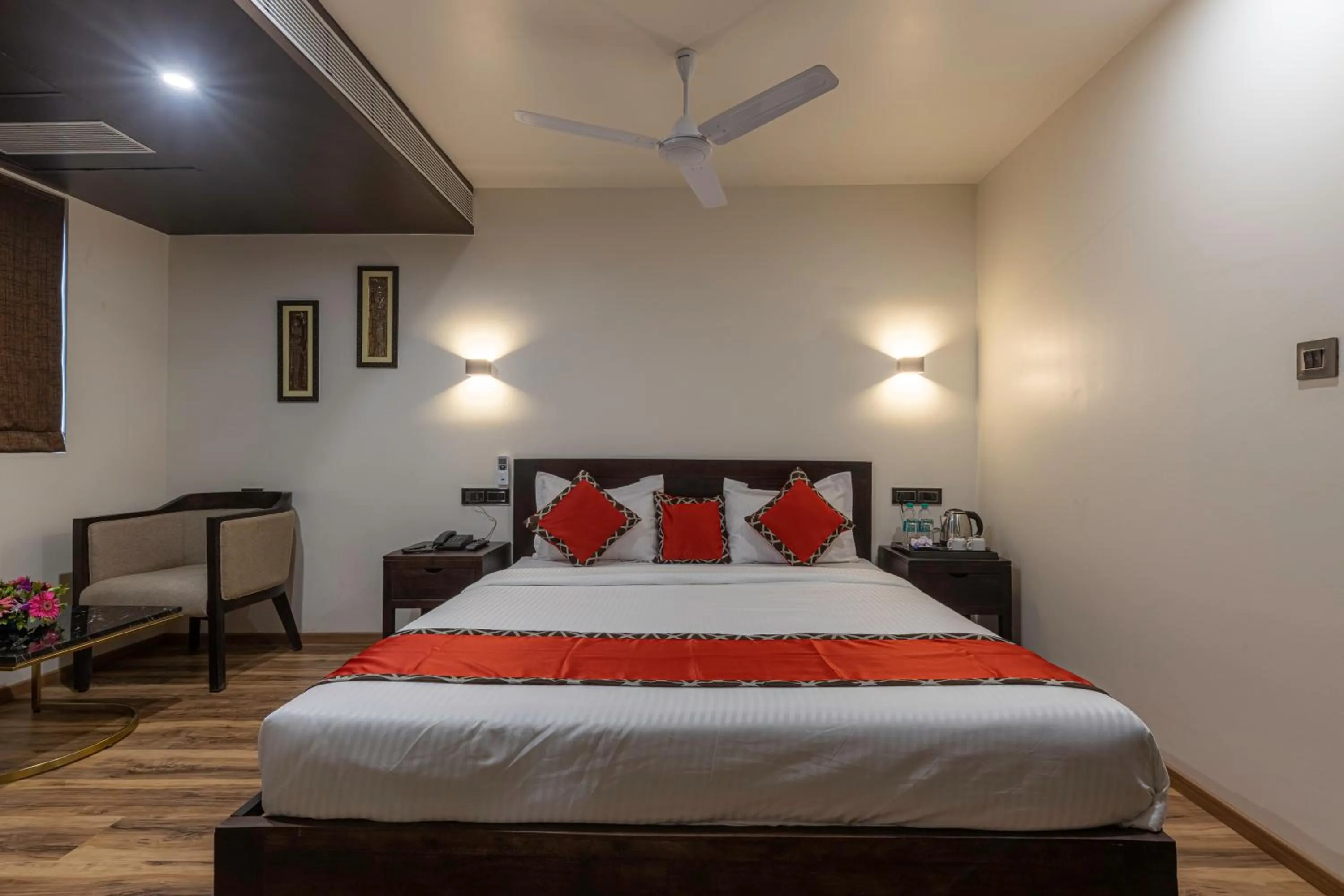 Photo of the whole room, Bed in Divan Clarks Inn Goa