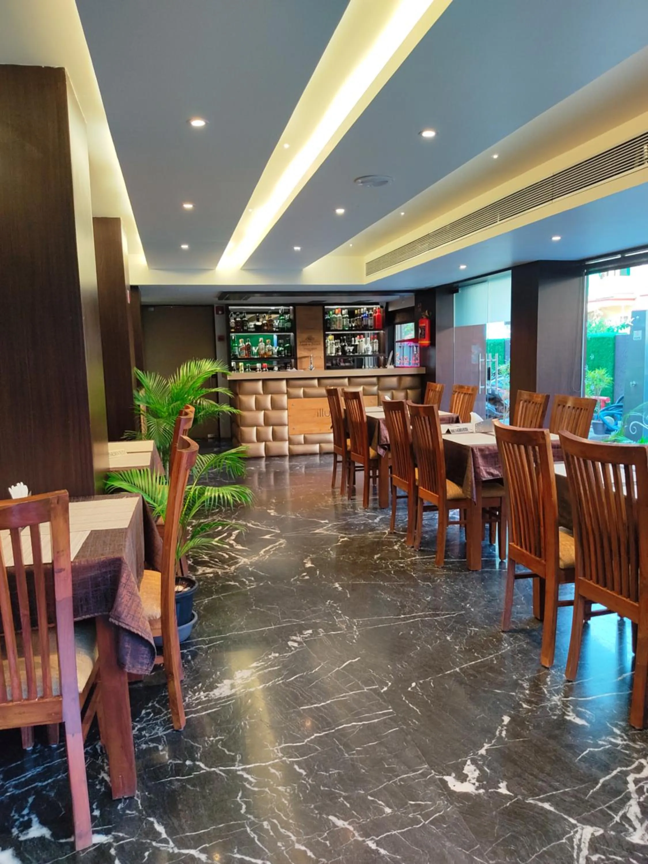 Restaurant/places to eat in Divan Clarks Inn Goa