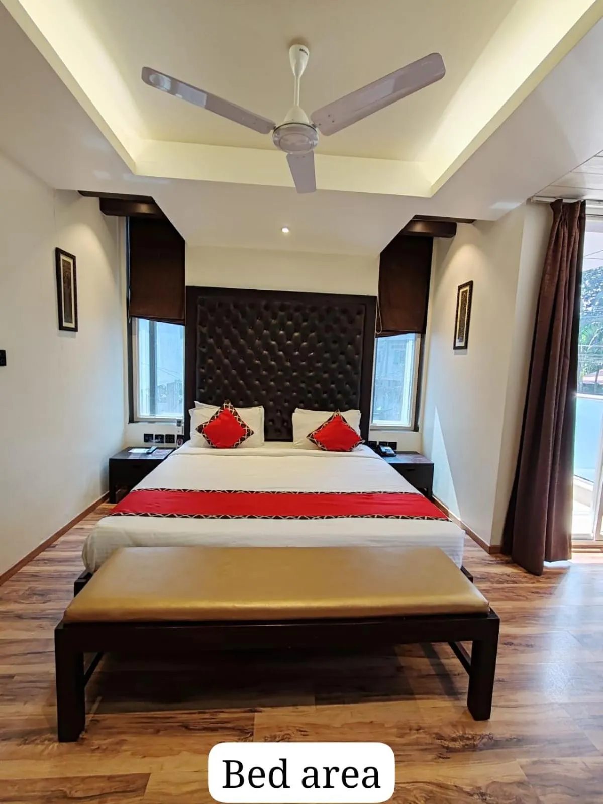 Bed in Divan Clarks Inn Goa