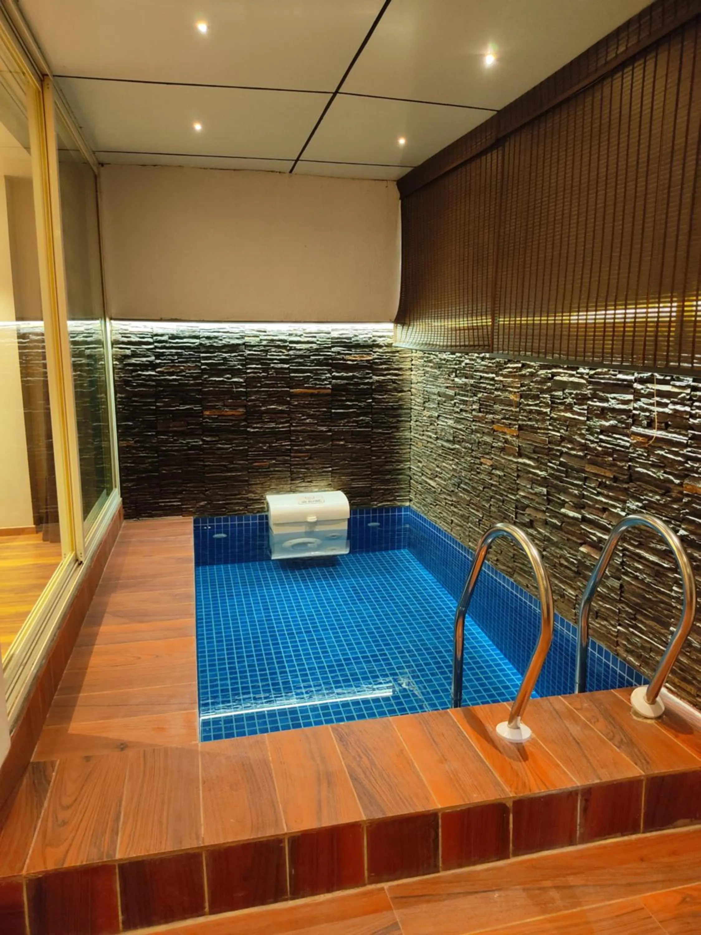 Swimming pool in Divan Clarks Inn Goa