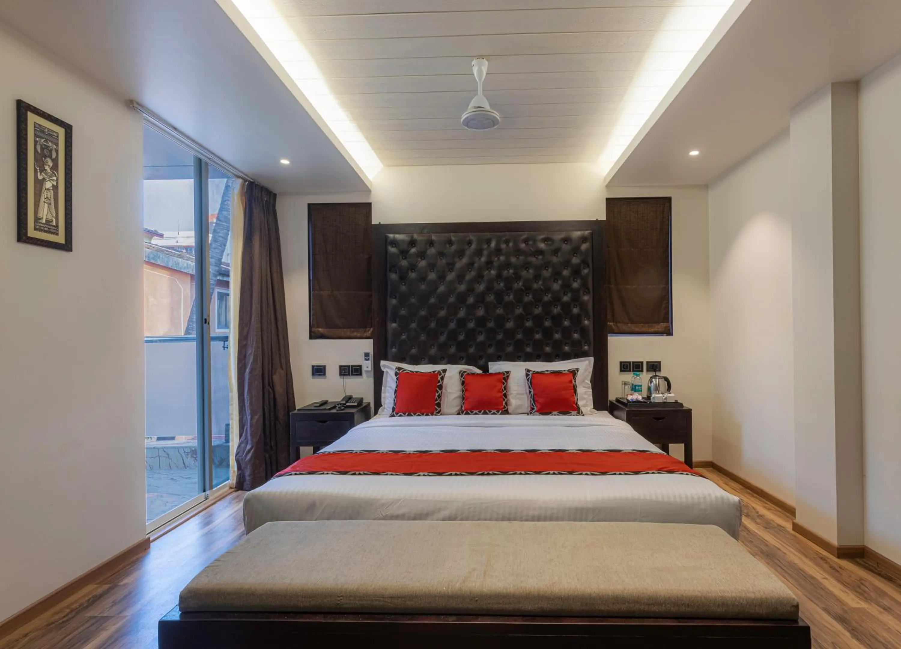 Bed in Divan Clarks Inn Goa