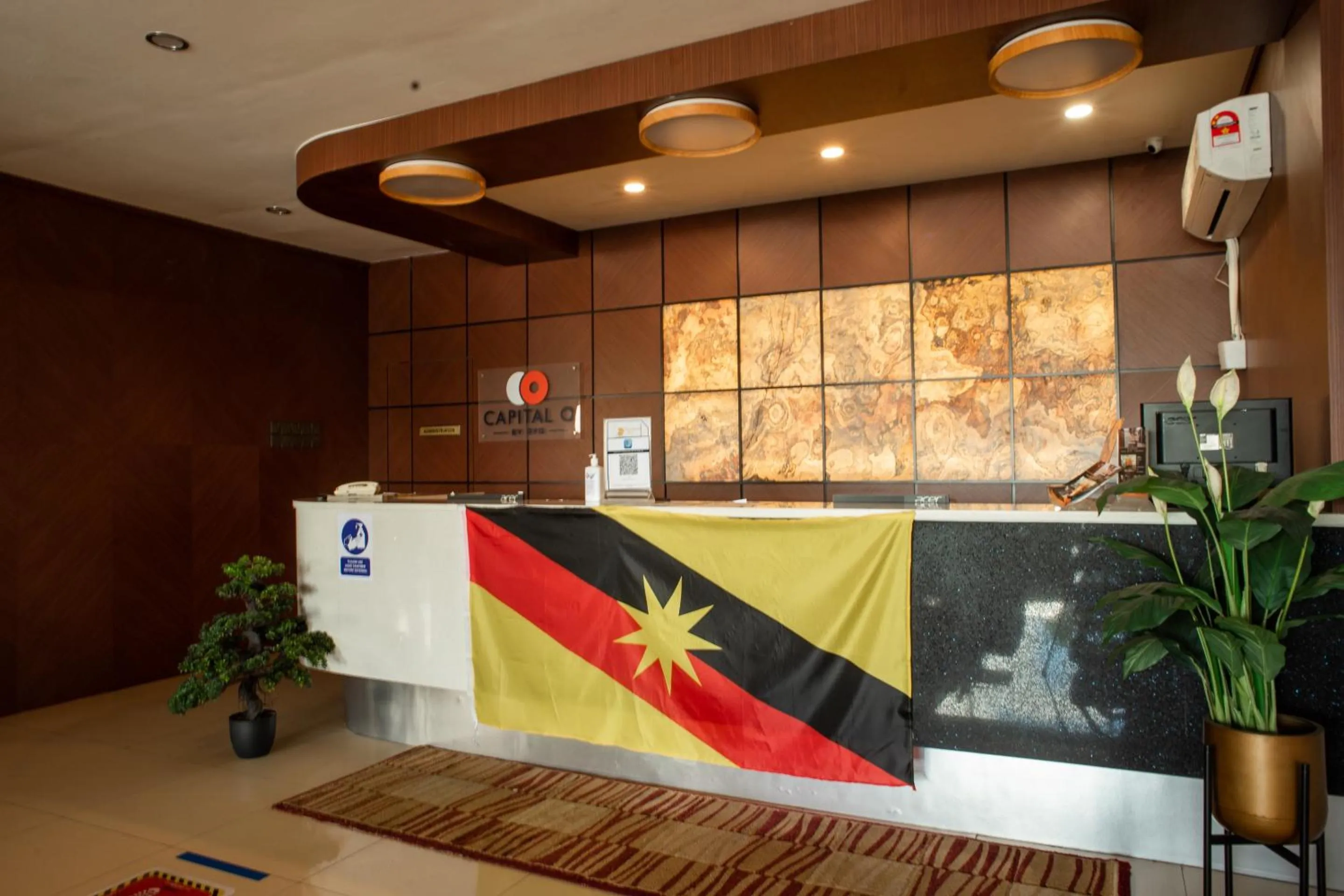 Lobby or reception in Capital O 90083 Riverfront Inn