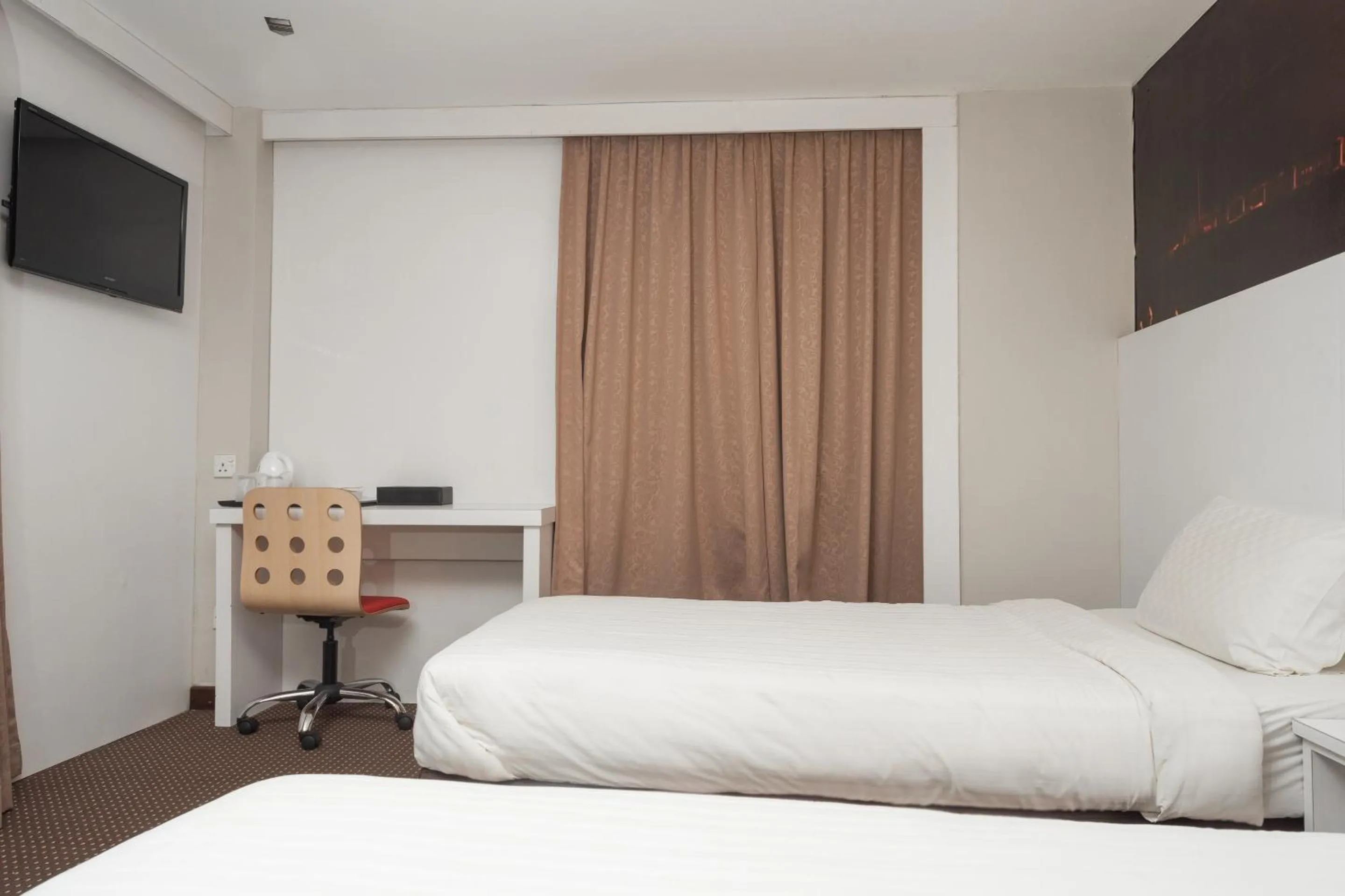 Bedroom in Capital O 90083 Riverfront Inn