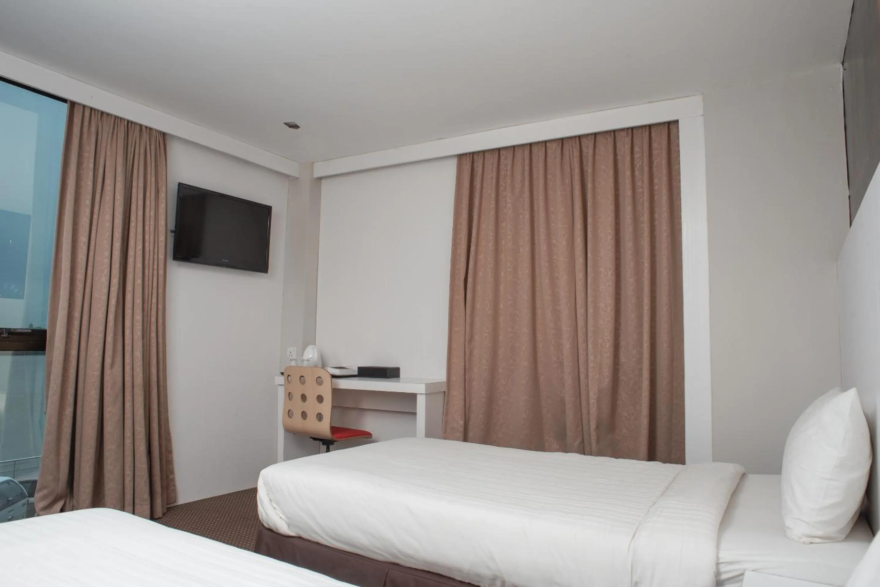 Photo of the whole room in Capital O 90083 Riverfront Inn