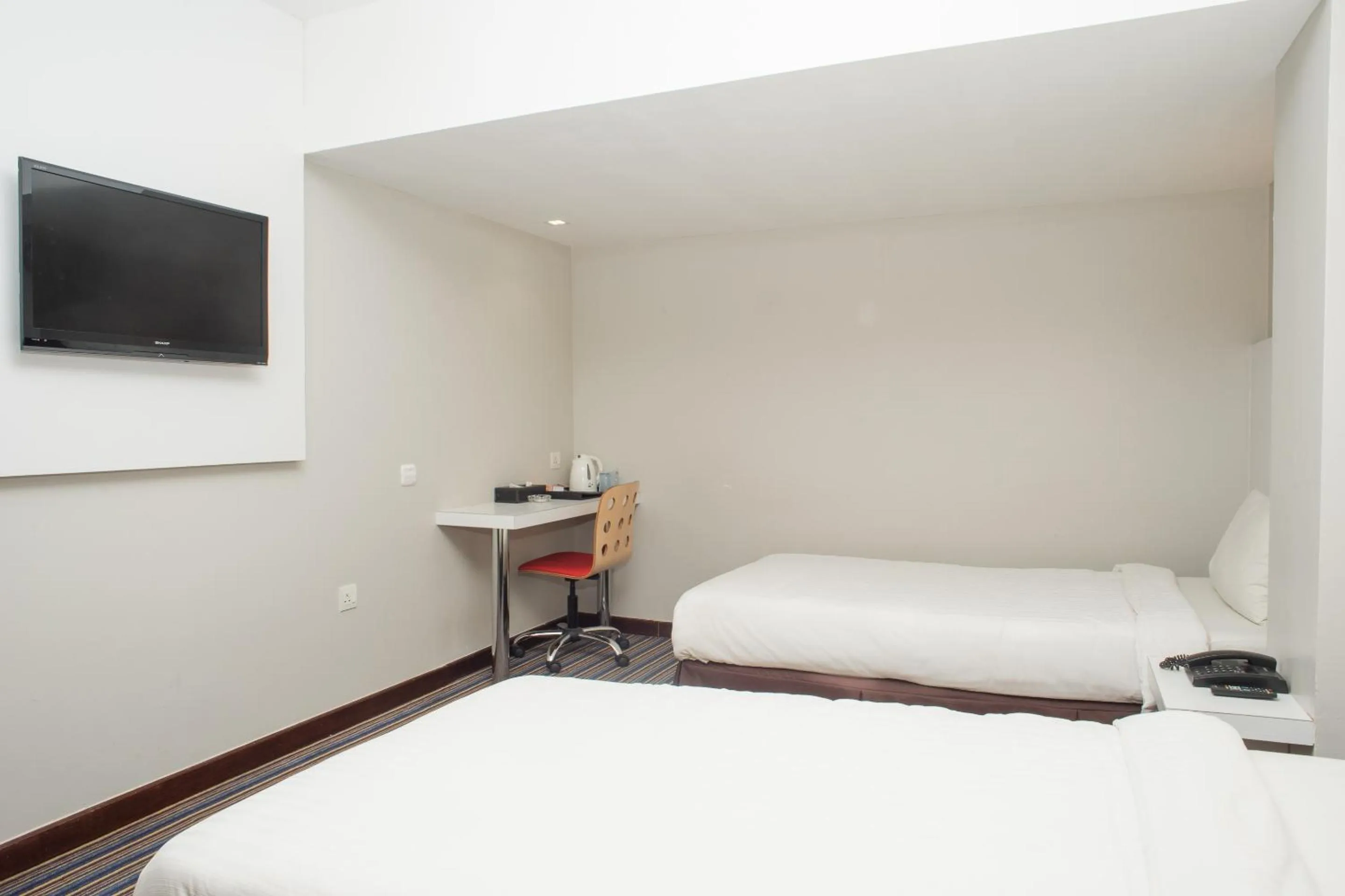 Bed in Capital O 90083 Riverfront Inn