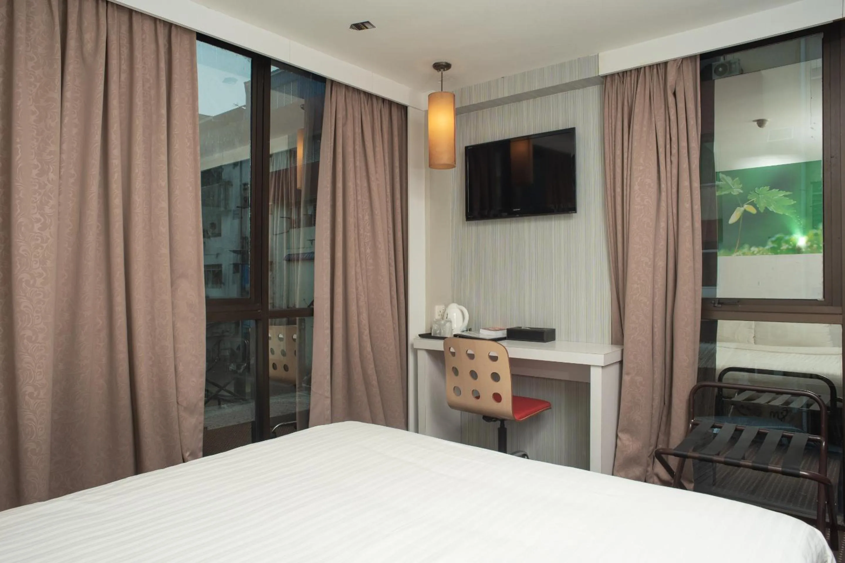 Bedroom in Capital O 90083 Riverfront Inn