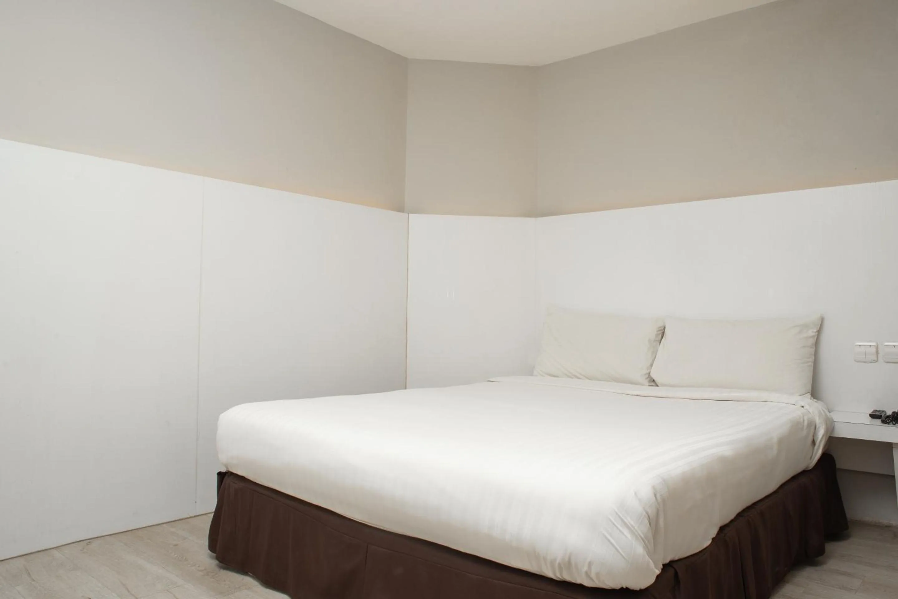 Bedroom in Capital O 90083 Riverfront Inn