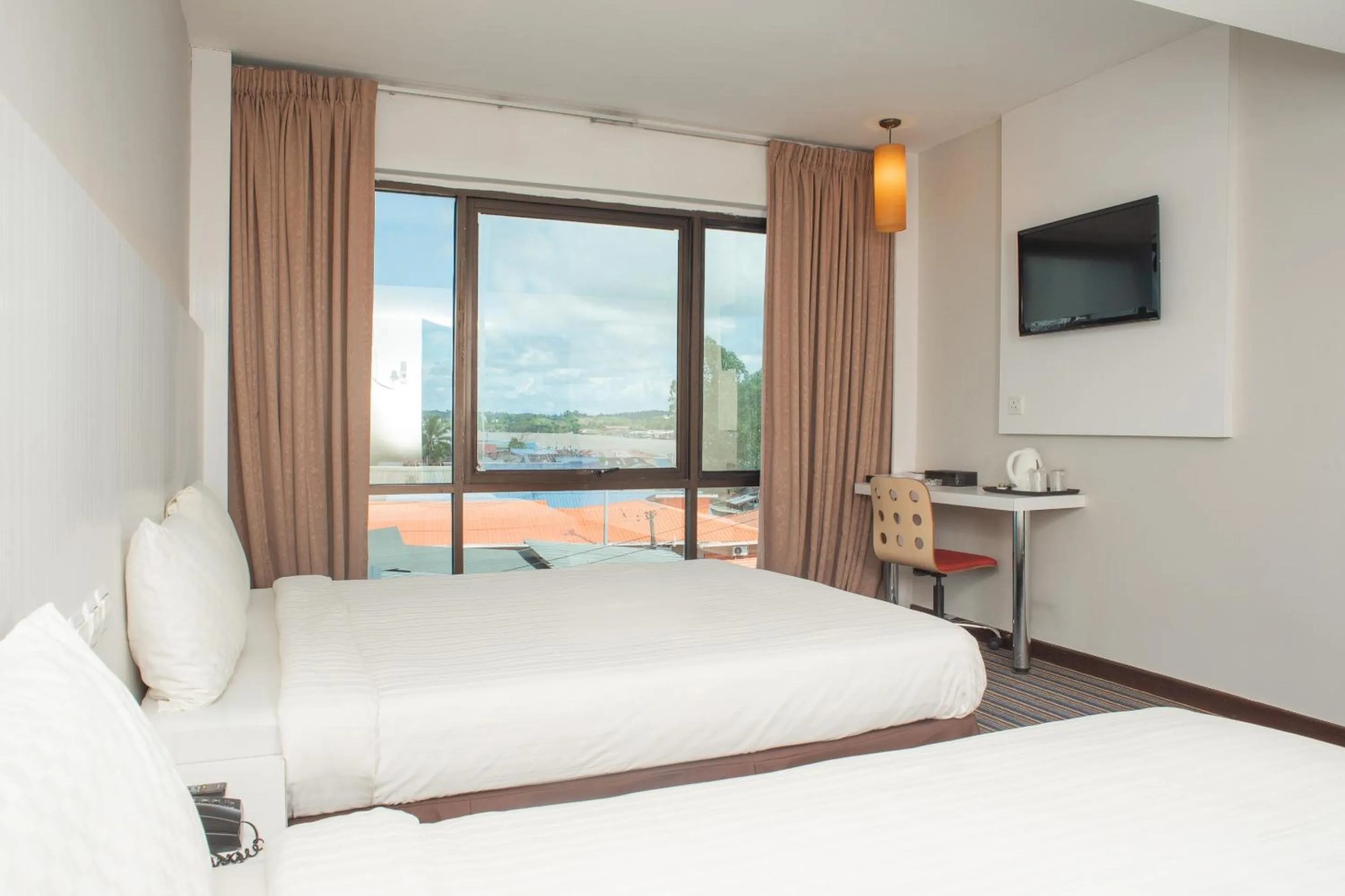 Bedroom in Capital O 90083 Riverfront Inn