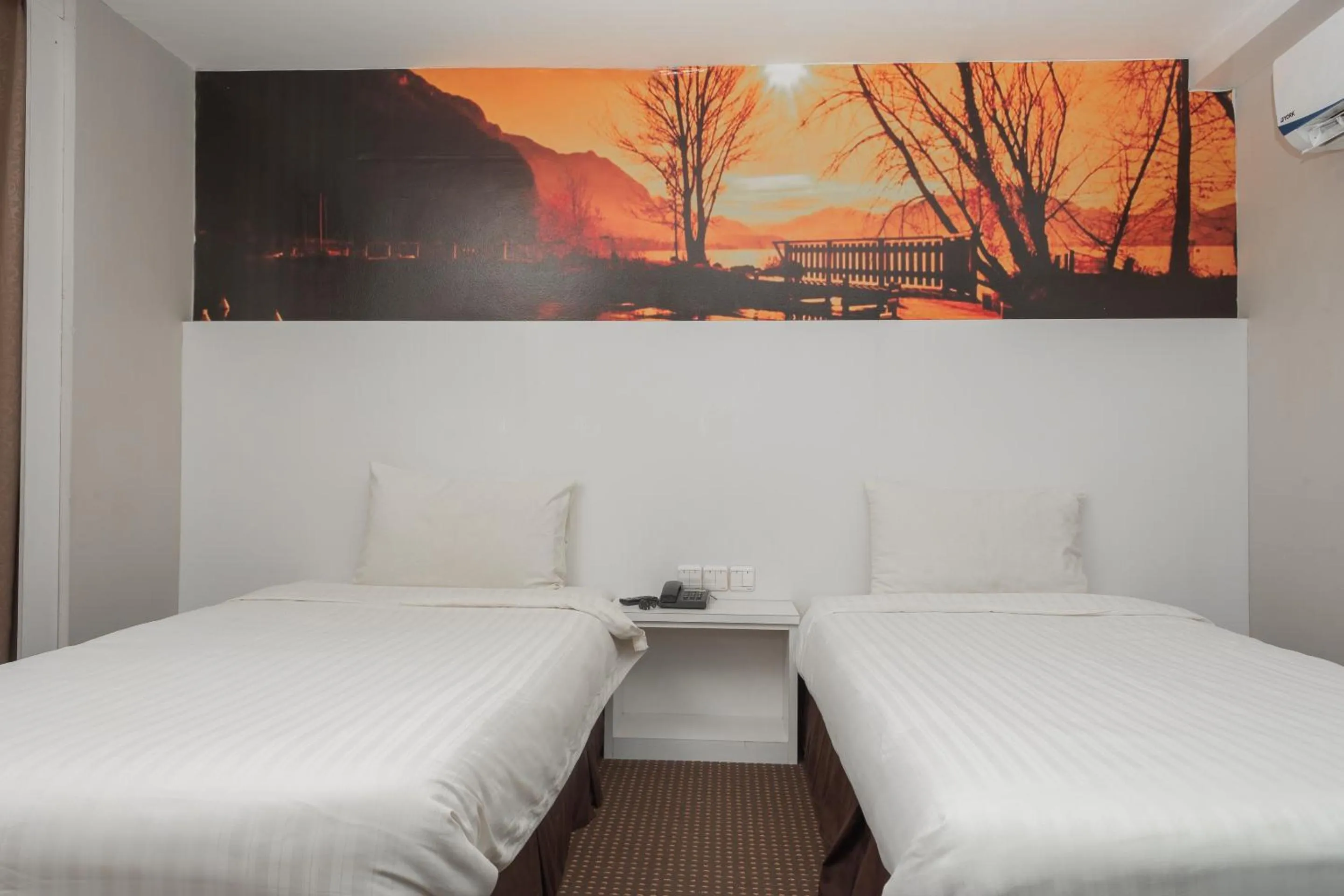 Bedroom in Capital O 90083 Riverfront Inn