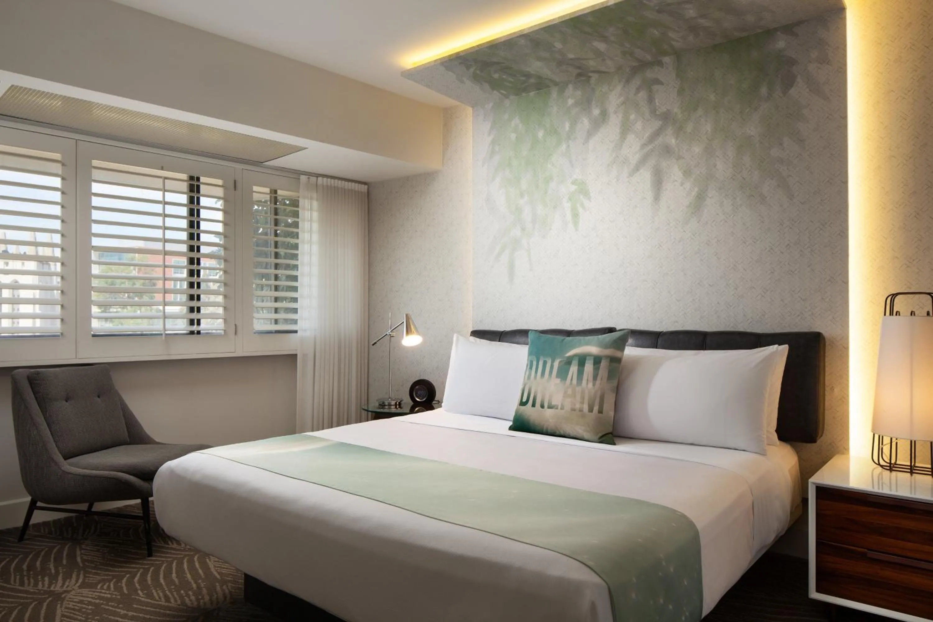 Photo of the whole room, Bed in W Los Angeles – West Beverly Hills