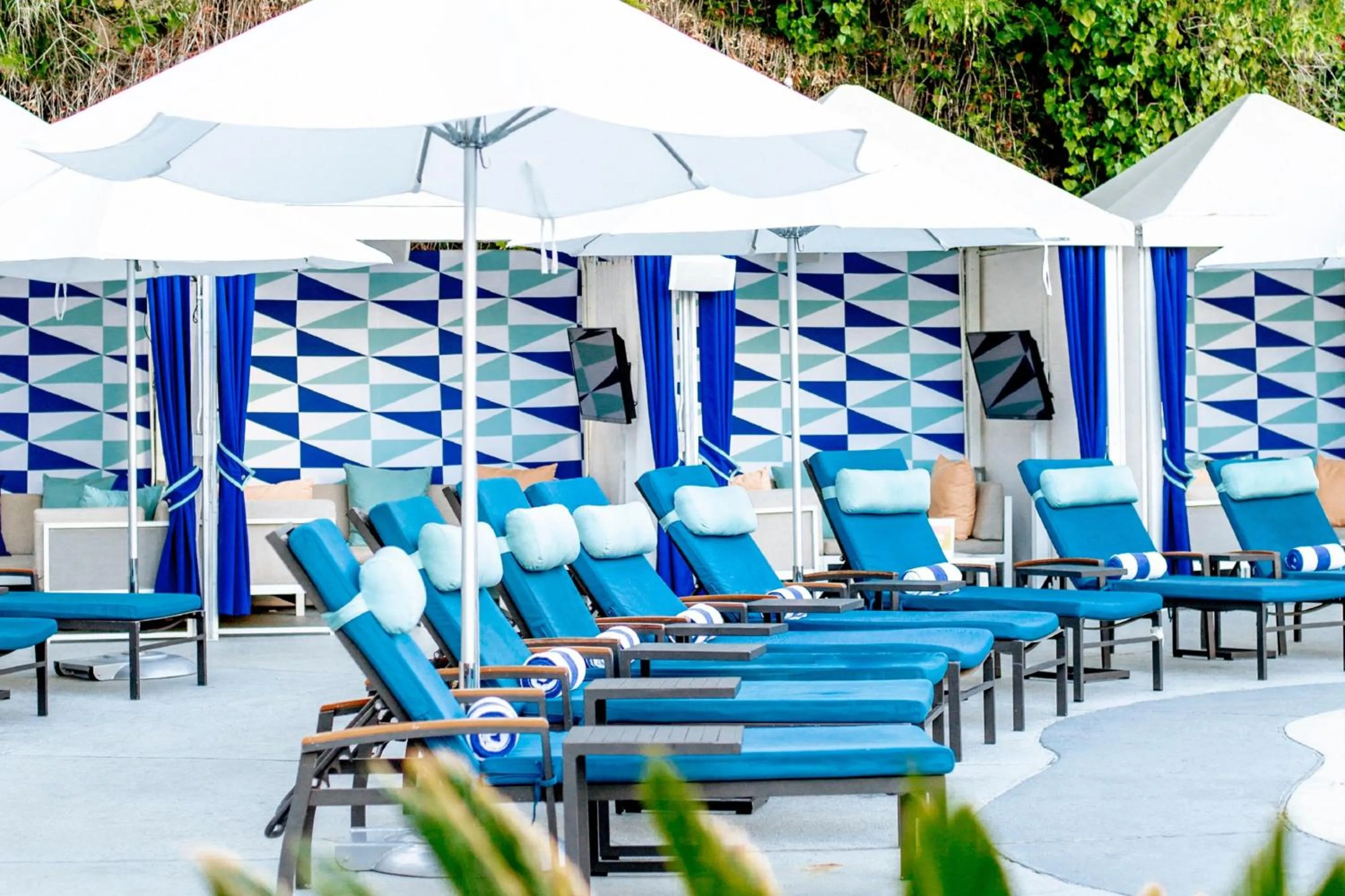 Swimming pool in W Los Angeles – West Beverly Hills