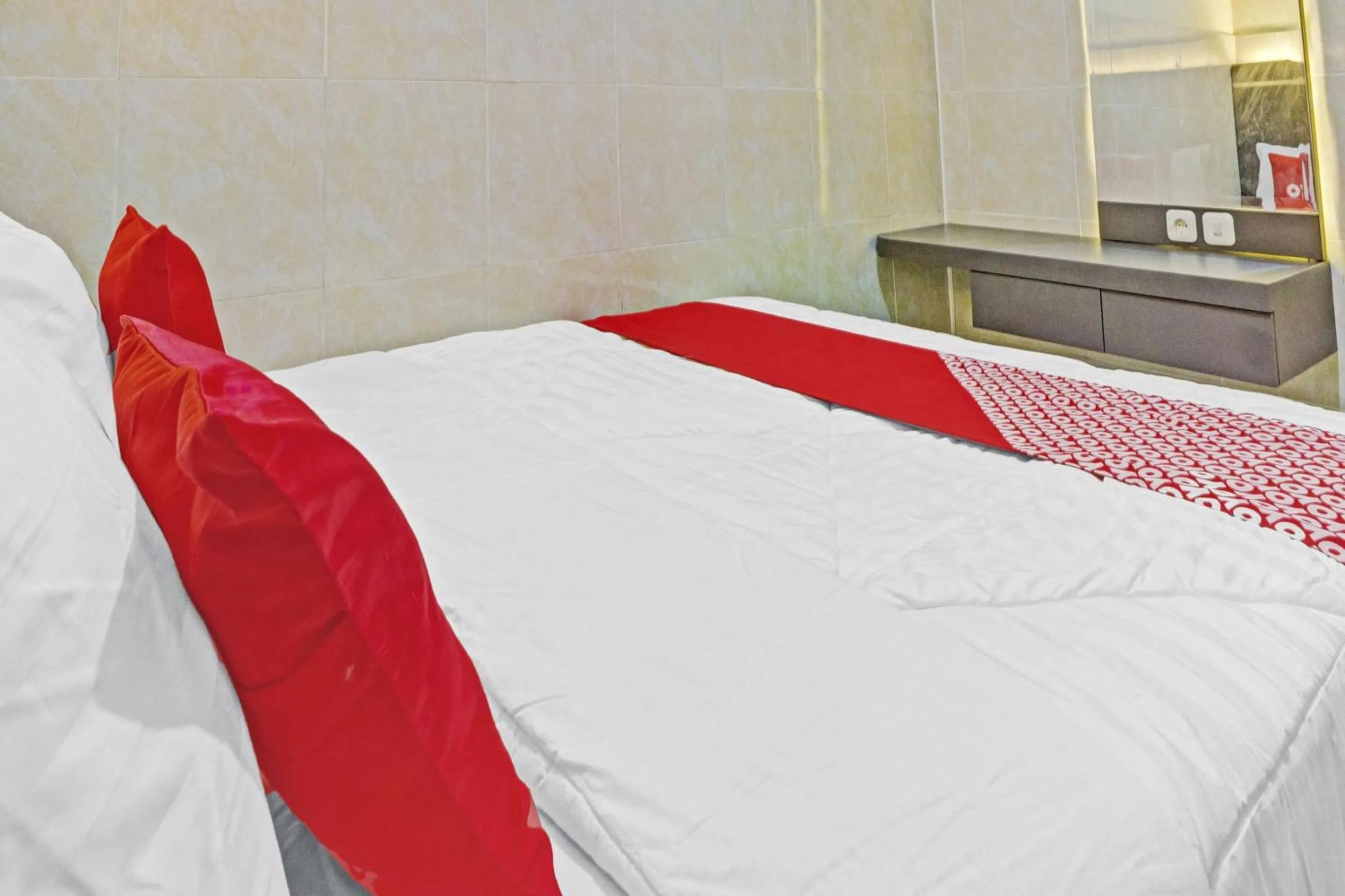 Bedroom, Bed in OYO Life 90737 Losmen Aini Syariah