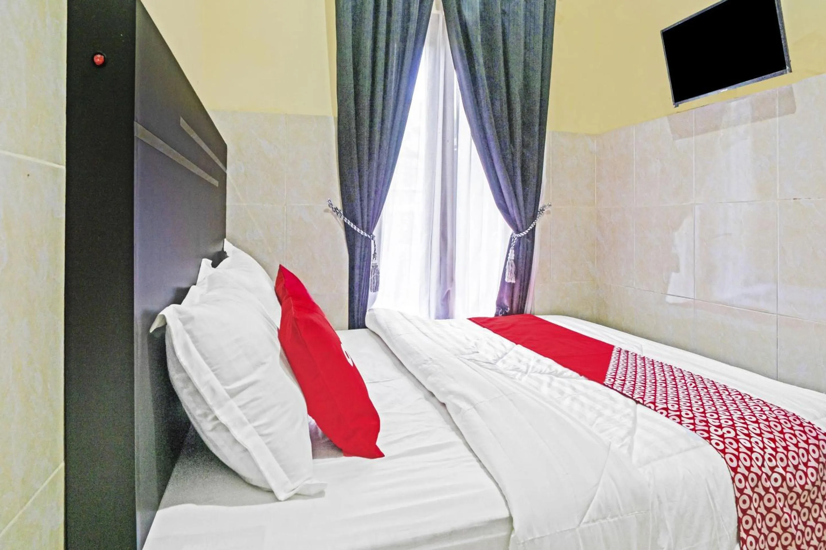 Bedroom, Bed in OYO Life 90737 Losmen Aini Syariah