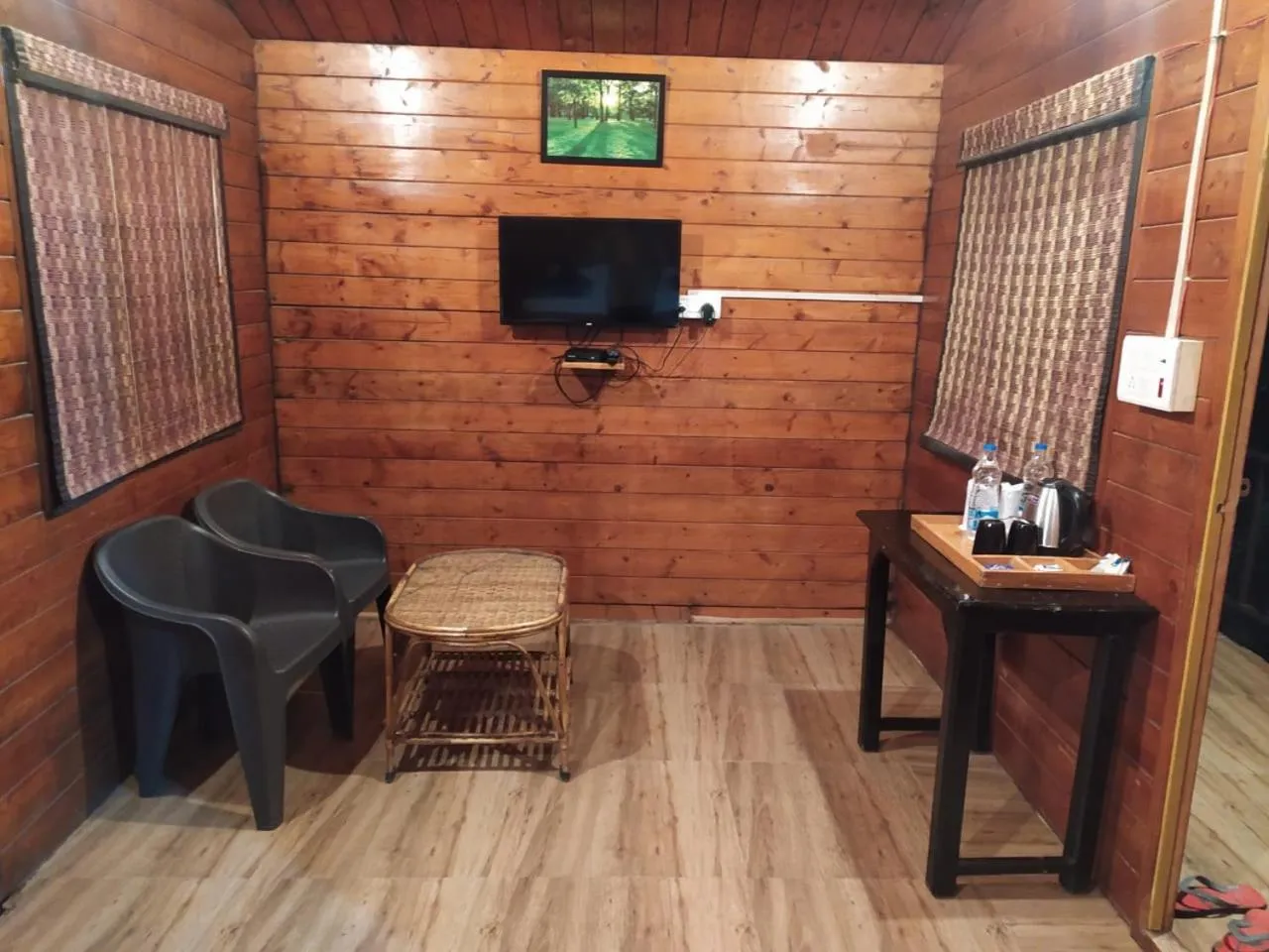 TV and multimedia in Vanasthali Jungle Resort Jim Corbett