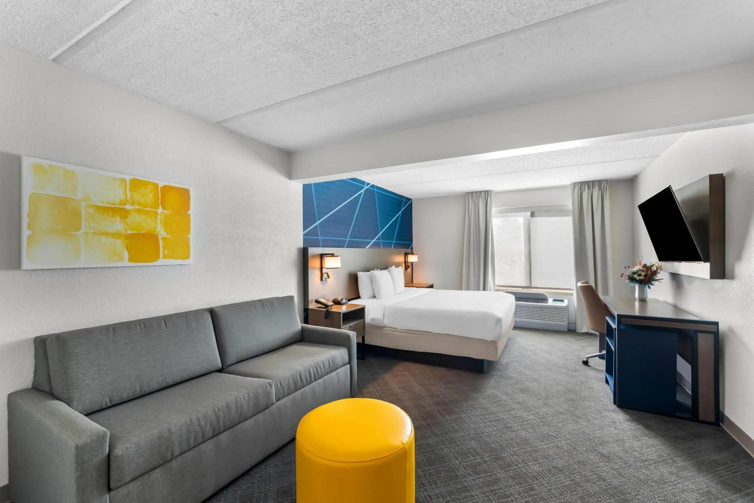 Bedroom, Bed in Comfort Suites Austin Airport