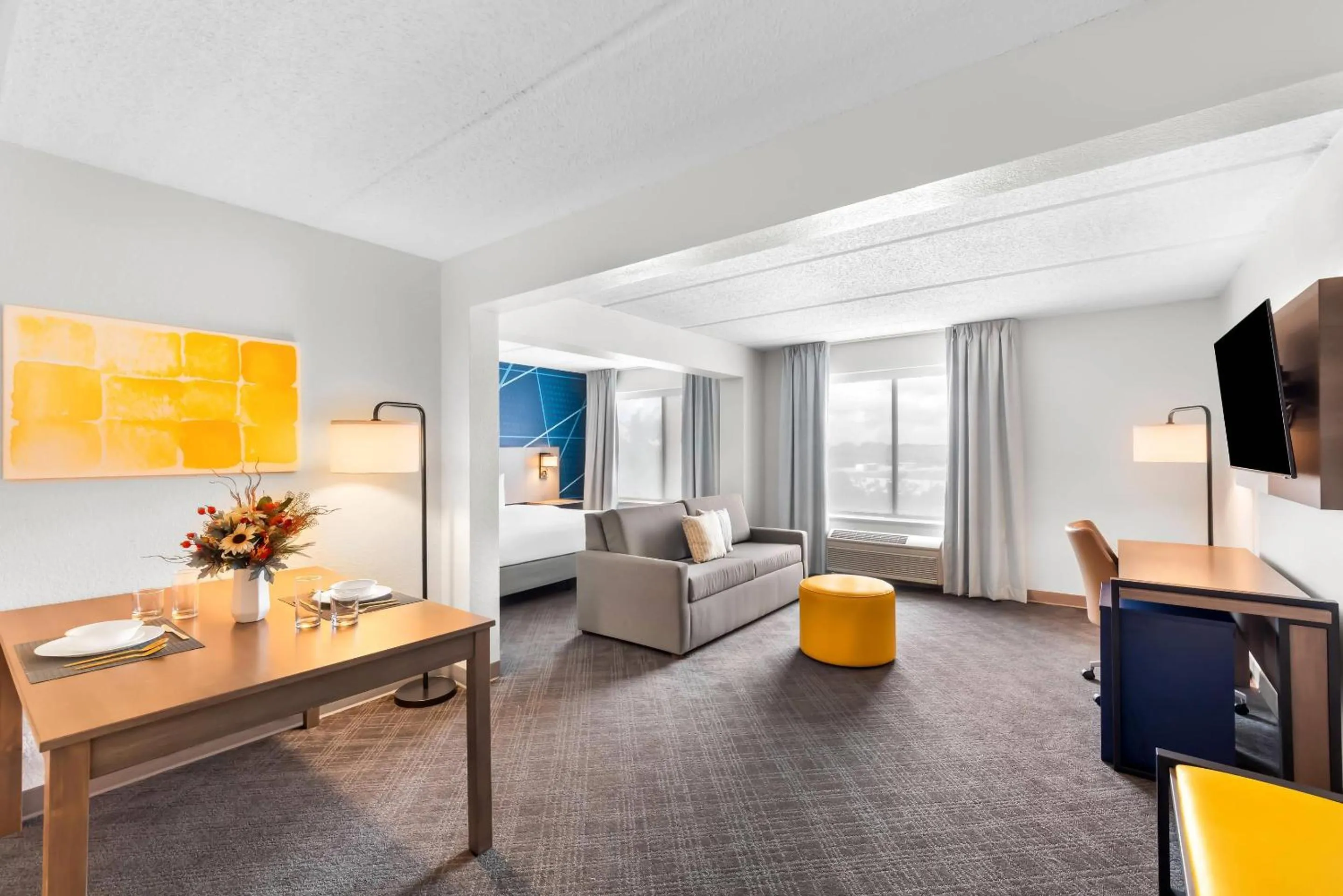 Bedroom in Comfort Suites Austin Airport