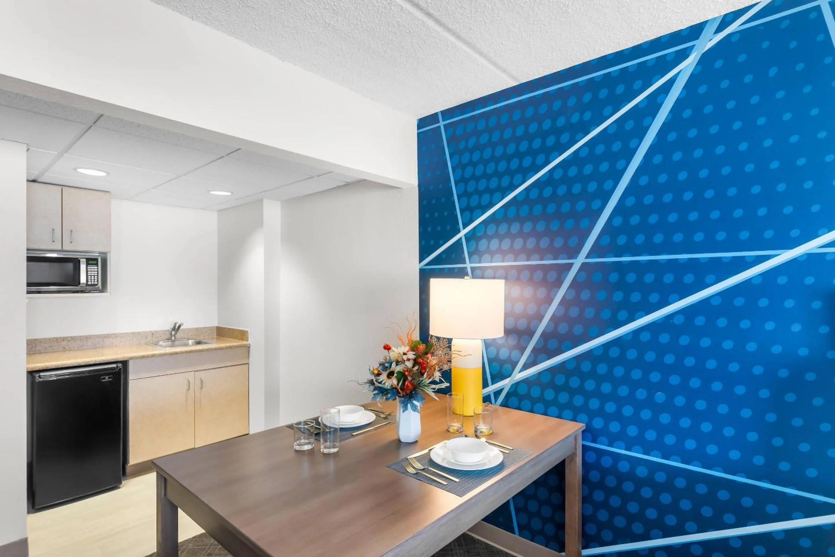 Bedroom in Comfort Suites Austin Airport