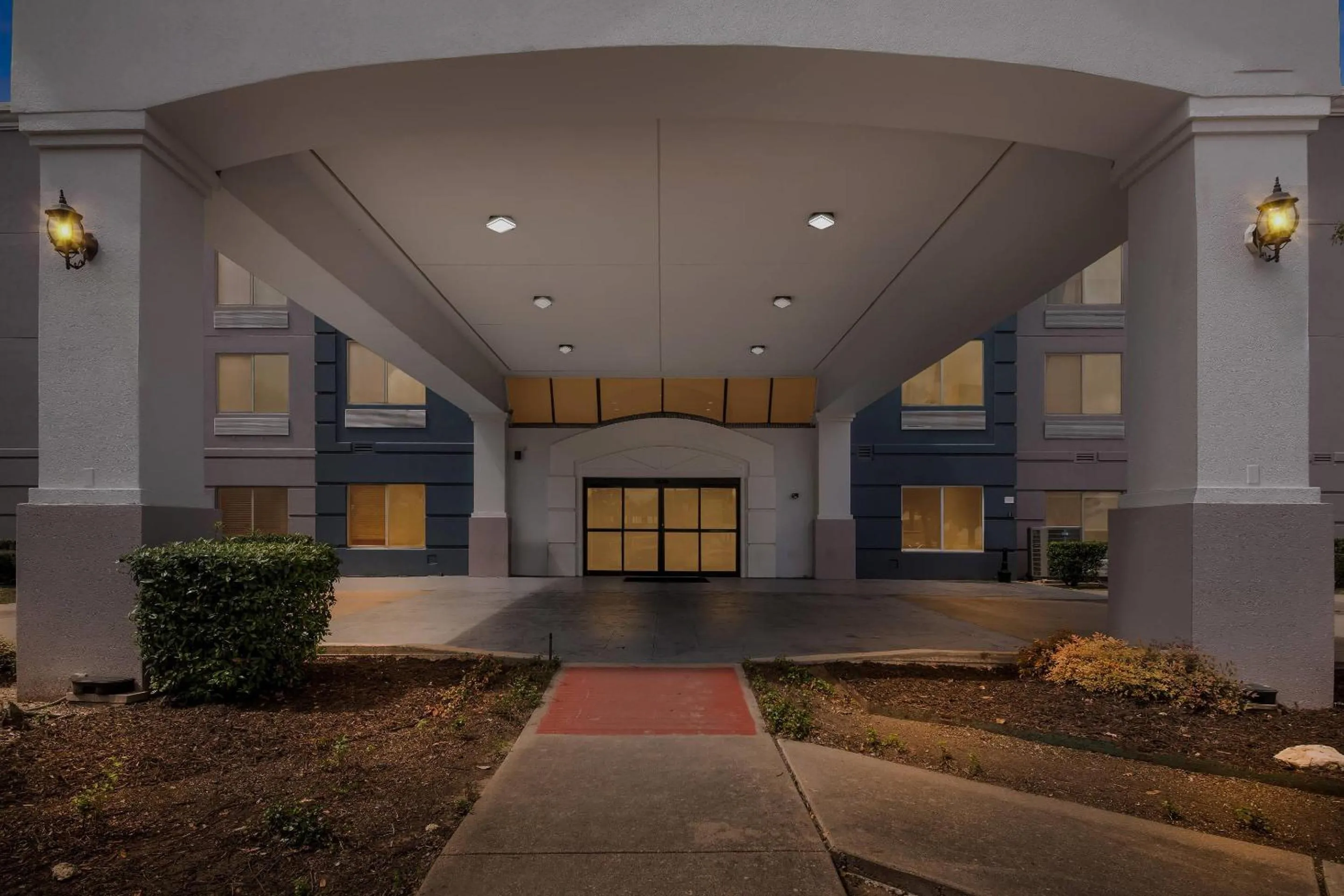 Property building in Comfort Suites Austin Airport