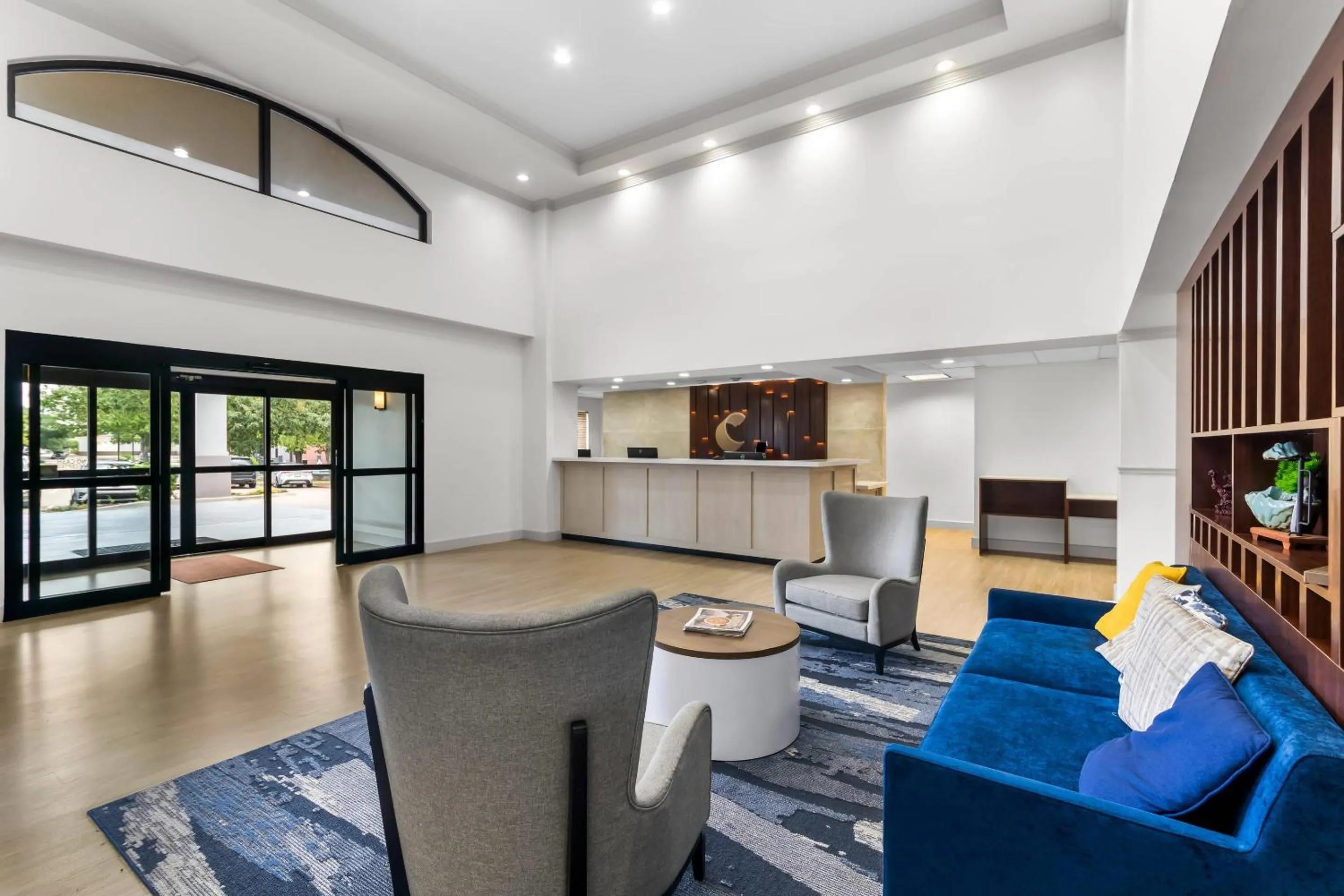 Lobby or reception in Comfort Suites Austin Airport