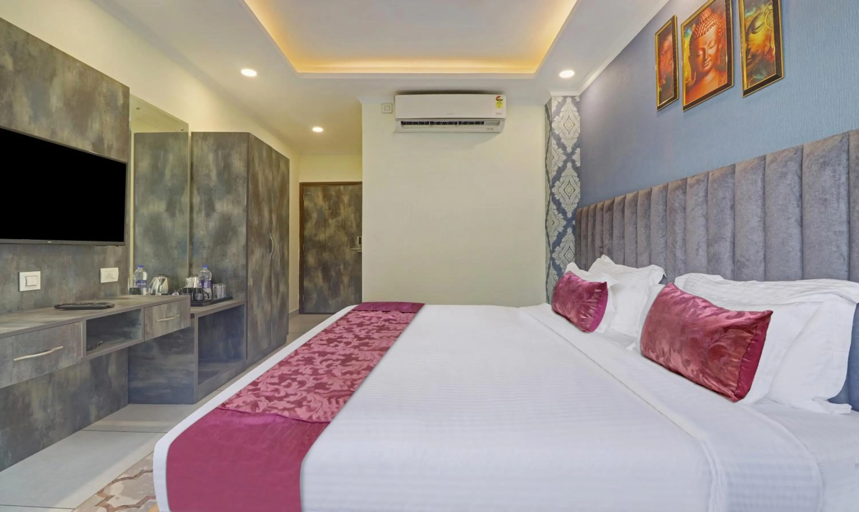 Bedroom, Bed in Hotel Woodville Inn - Hotel in Mcleodganj