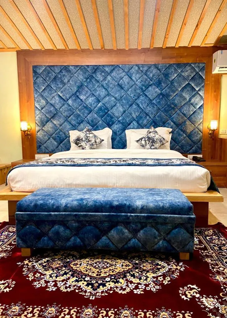 Bedroom, Bed in Hotel Woodville Inn - Hotel in Mcleodganj