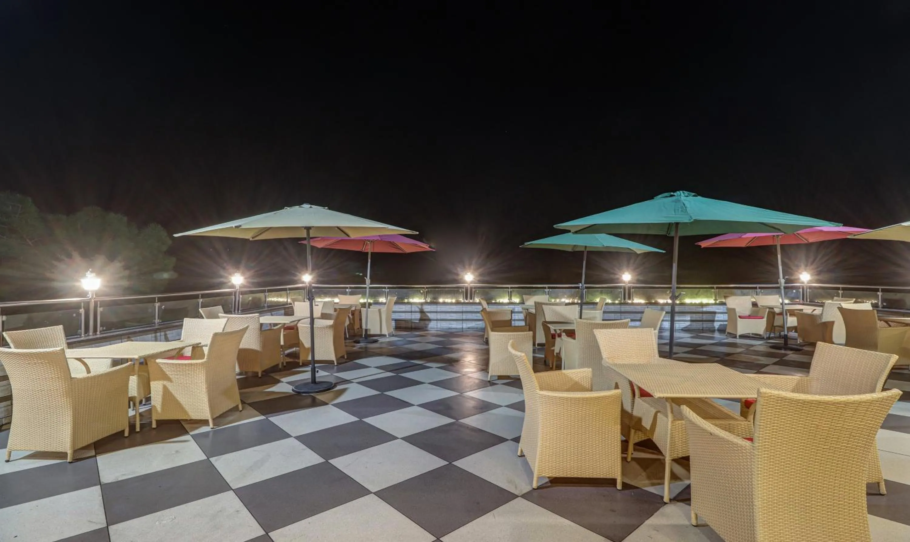 Night in Hotel Woodville Inn - Hotel in Mcleodganj