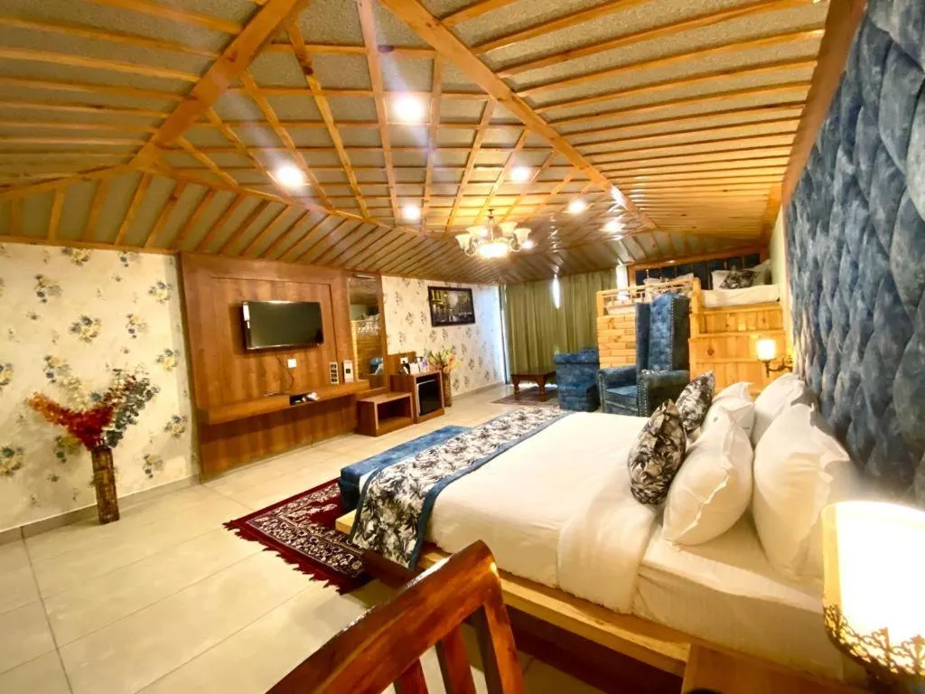 Photo of the whole room, Bed in Hotel Woodville Inn - Hotel in Mcleodganj