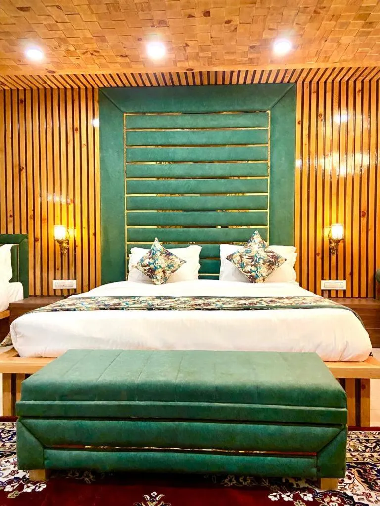 Bed in Hotel Woodville Inn - Hotel in Mcleodganj