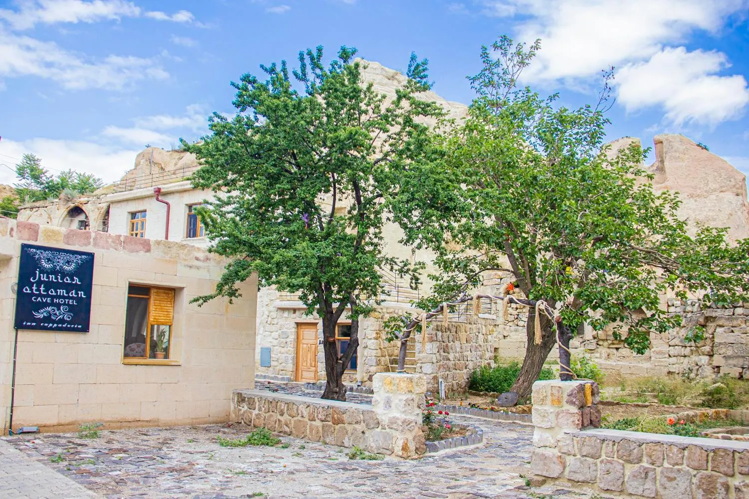 Property building in Junior Ottoman Cave
